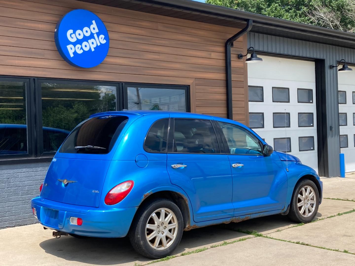 2008 Electric Blue Chrysler PT Cruiser Touring Edition (3A8FY58B98T) with an 2.4L L4 DOHC 16V engine, located at 1800 South Ihm Blvd, Freeport, IL, 61032, (815) 232-5543, 42.278645, -89.607994 - PT Cruiser Touring Edition 4D SUV - Photo#1