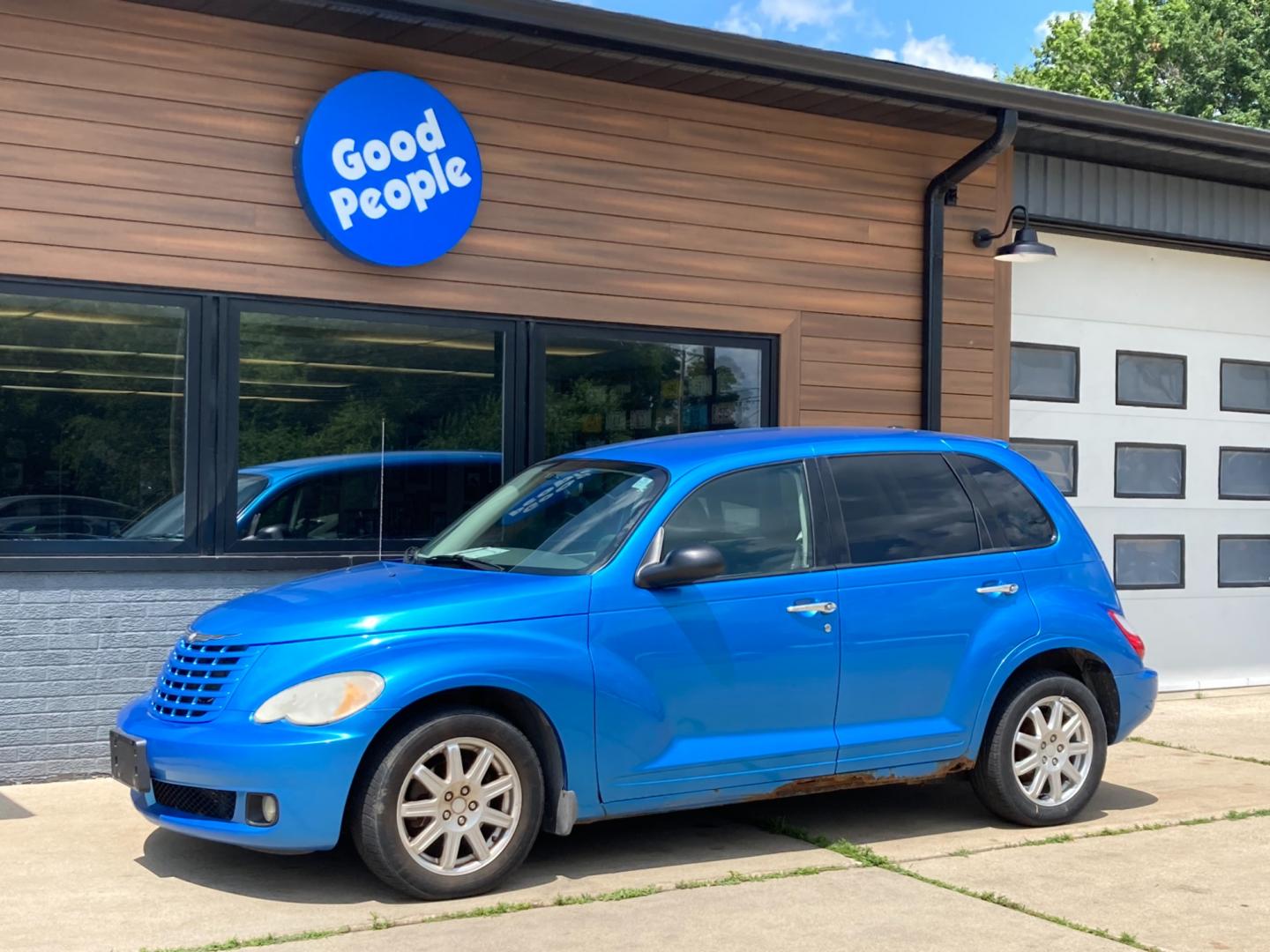 2008 Electric Blue Chrysler PT Cruiser Touring Edition (3A8FY58B98T) with an 2.4L L4 DOHC 16V engine, located at 1800 South Ihm Blvd, Freeport, IL, 61032, (815) 232-5543, 42.278645, -89.607994 - PT Cruiser Touring Edition 4D SUV - Photo#3