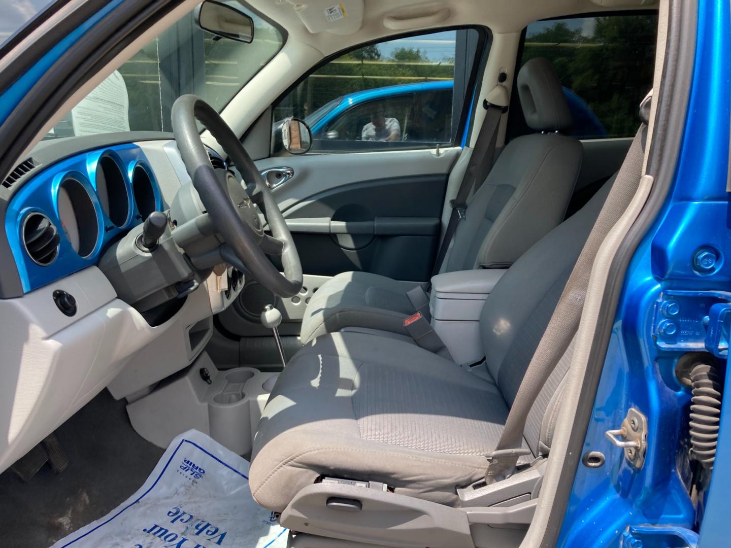 2008 Electric Blue Chrysler PT Cruiser Touring Edition (3A8FY58B98T) with an 2.4L L4 DOHC 16V engine, located at 1800 South Ihm Blvd, Freeport, IL, 61032, (815) 232-5543, 42.278645, -89.607994 - PT Cruiser Touring Edition 4D SUV - Photo#4