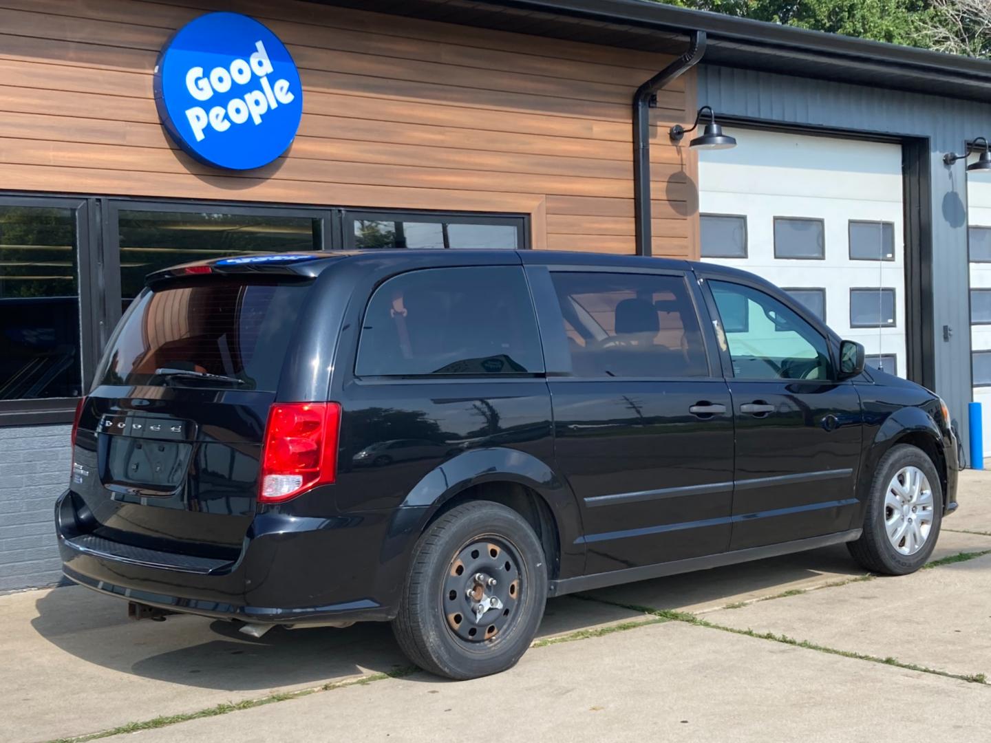 2016 Black Dodge Grand Caravan SE (2C4RDGBG7GR) with an 3.6L V6 DOHC 24V engine, 6A transmission, located at 1800 South Ihm Blvd, Freeport, IL, 61032, (815) 232-5543, 42.278645, -89.607994 - Grand Caravan SE Wagon - Photo#1