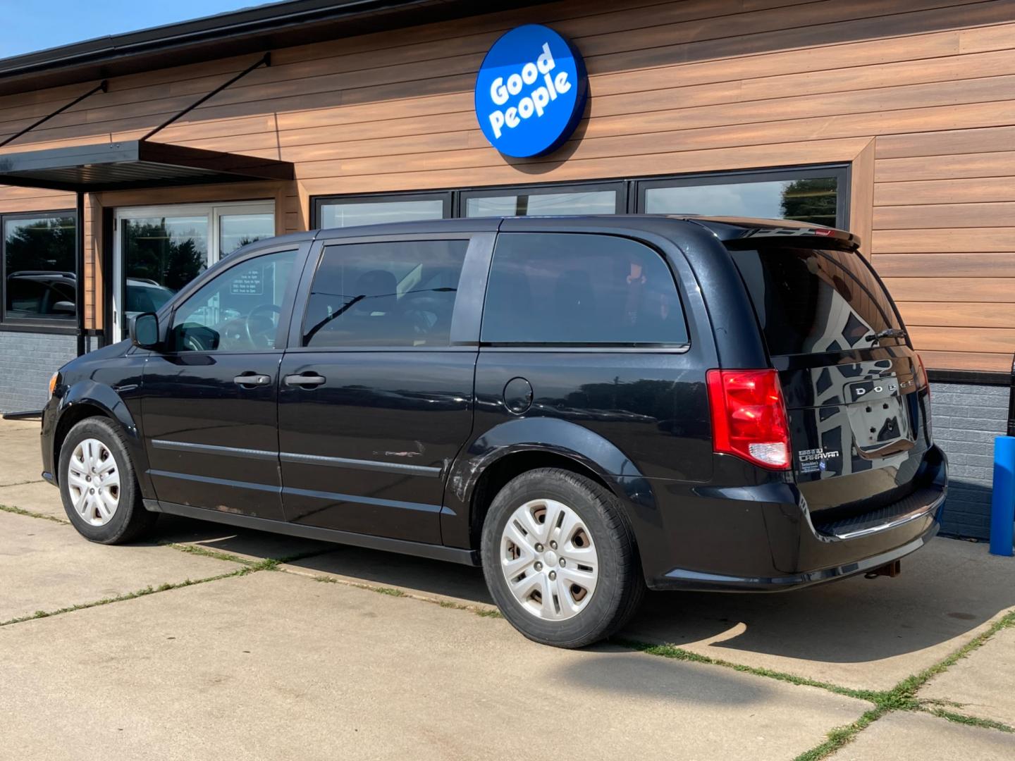 2016 Black Dodge Grand Caravan SE (2C4RDGBG7GR) with an 3.6L V6 DOHC 24V engine, 6A transmission, located at 1800 South Ihm Blvd, Freeport, IL, 61032, (815) 232-5543, 42.278645, -89.607994 - Grand Caravan SE Wagon - Photo#2