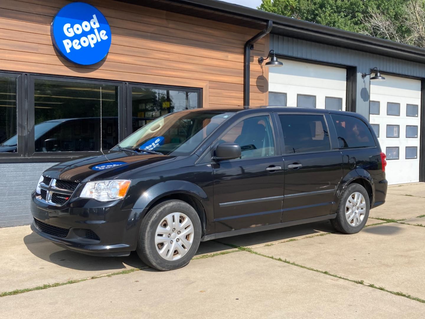 2016 Black Dodge Grand Caravan SE (2C4RDGBG7GR) with an 3.6L V6 DOHC 24V engine, 6A transmission, located at 1800 South Ihm Blvd, Freeport, IL, 61032, (815) 232-5543, 42.278645, -89.607994 - Grand Caravan SE Wagon - Photo#3