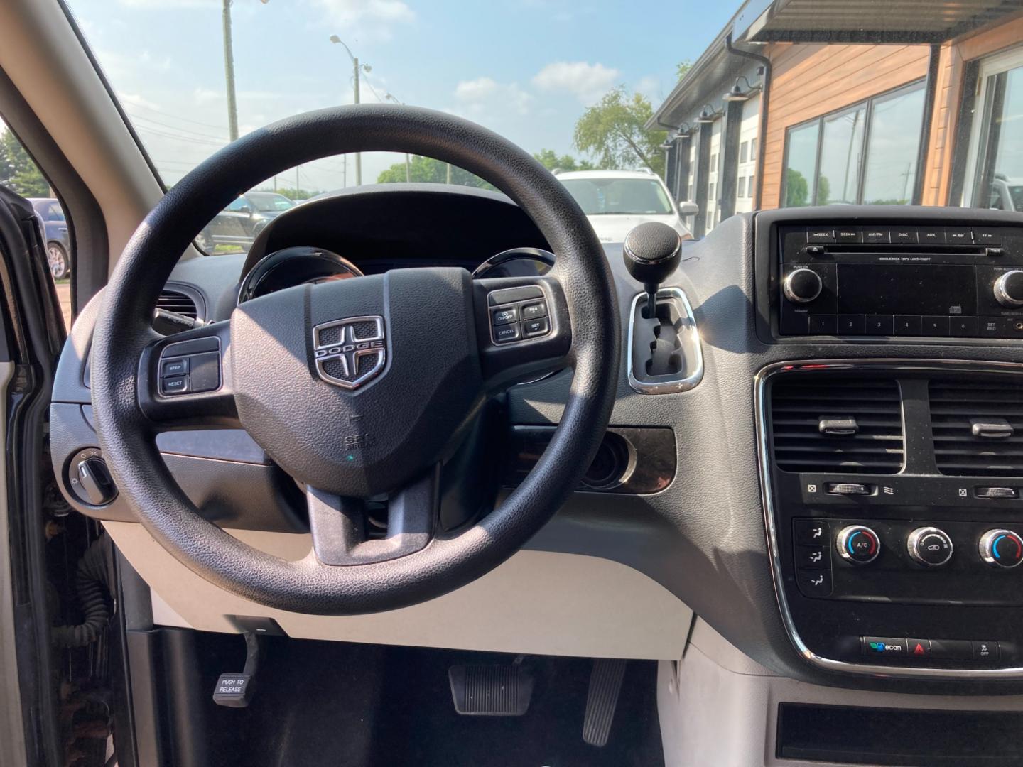 2016 Black Dodge Grand Caravan SE (2C4RDGBG7GR) with an 3.6L V6 DOHC 24V engine, 6A transmission, located at 1800 South Ihm Blvd, Freeport, IL, 61032, (815) 232-5543, 42.278645, -89.607994 - Grand Caravan SE Wagon - Photo#5