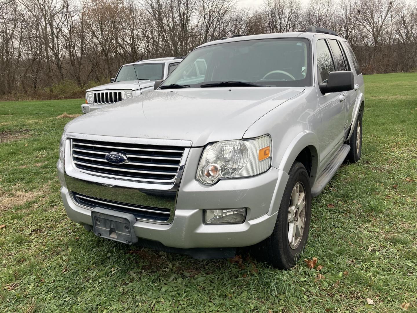 2010 Silver Met Ford Explorer XLT 4.0L 4WD (1FMEU7DE5AU) with an 4.0L V6 SOHC 16V engine, 5-Speed Automatic transmission, located at 1800 South Ihm Blvd, Freeport, IL, 61032, (815) 232-5543, 42.278645, -89.607994 - Photo#0