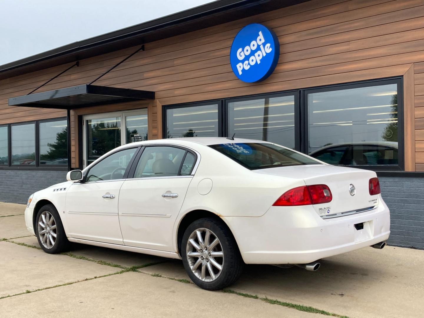 2006 Golden Whitw Met Buick Lucerne CXS (1G4HE57Y26U) with an 4.6L V8 DOHC 32V engine, 4-Speed Automatic Overdrive transmission, located at 1800 South Ihm Blvd, Freeport, IL, 61032, (815) 232-5543, 42.278645, -89.607994 - Photo#0