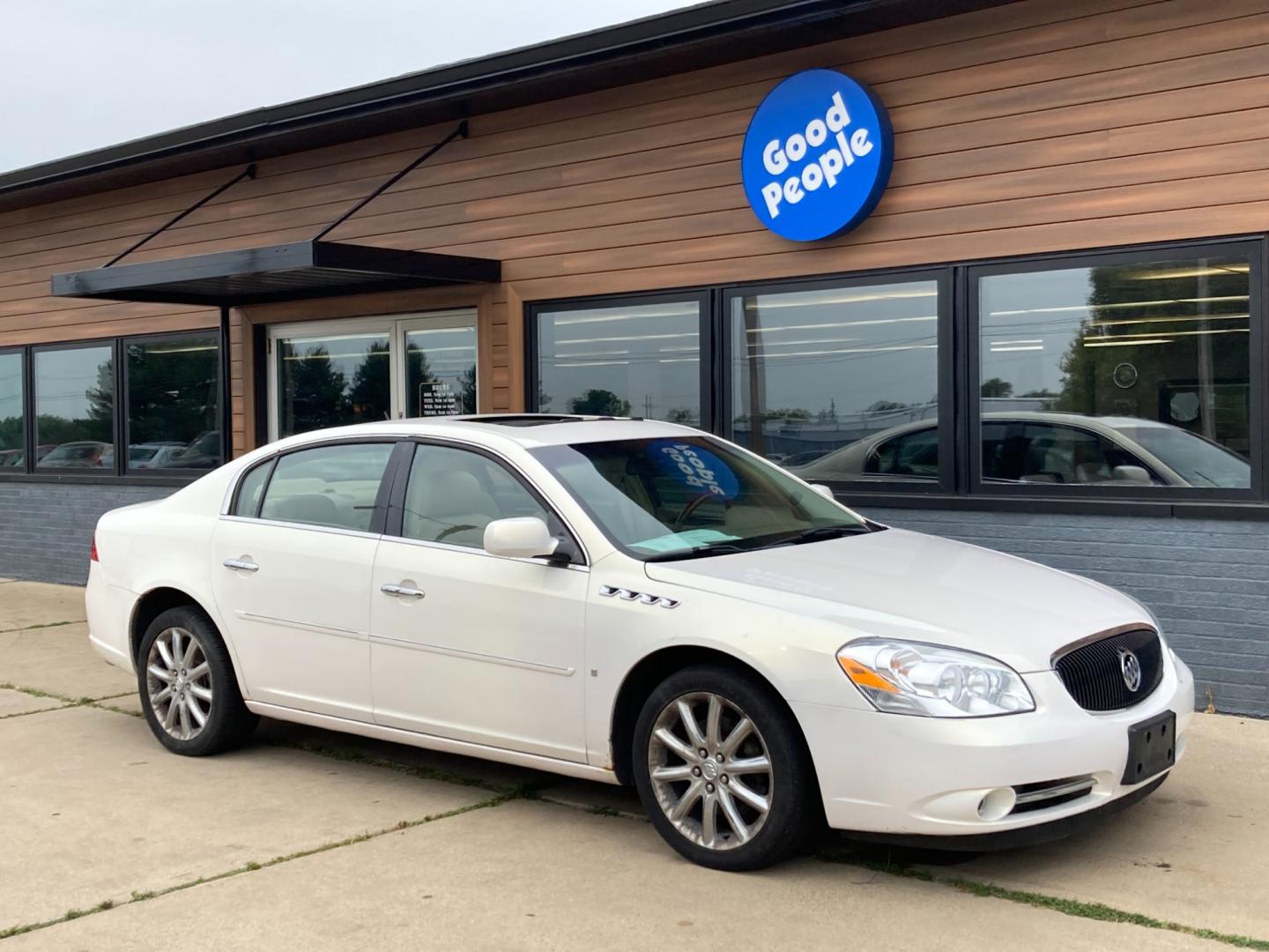 2006 Golden Whitw Met Buick Lucerne CXS (1G4HE57Y26U) with an 4.6L V8 DOHC 32V engine, 4-Speed Automatic Overdrive transmission, located at 1800 South Ihm Blvd, Freeport, IL, 61032, (815) 232-5543, 42.278645, -89.607994 - Photo#7