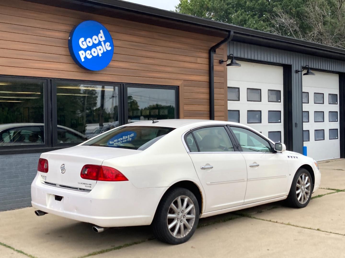 2006 Golden Whitw Met Buick Lucerne CXS (1G4HE57Y26U) with an 4.6L V8 DOHC 32V engine, 4-Speed Automatic Overdrive transmission, located at 1800 South Ihm Blvd, Freeport, IL, 61032, (815) 232-5543, 42.278645, -89.607994 - Photo#8