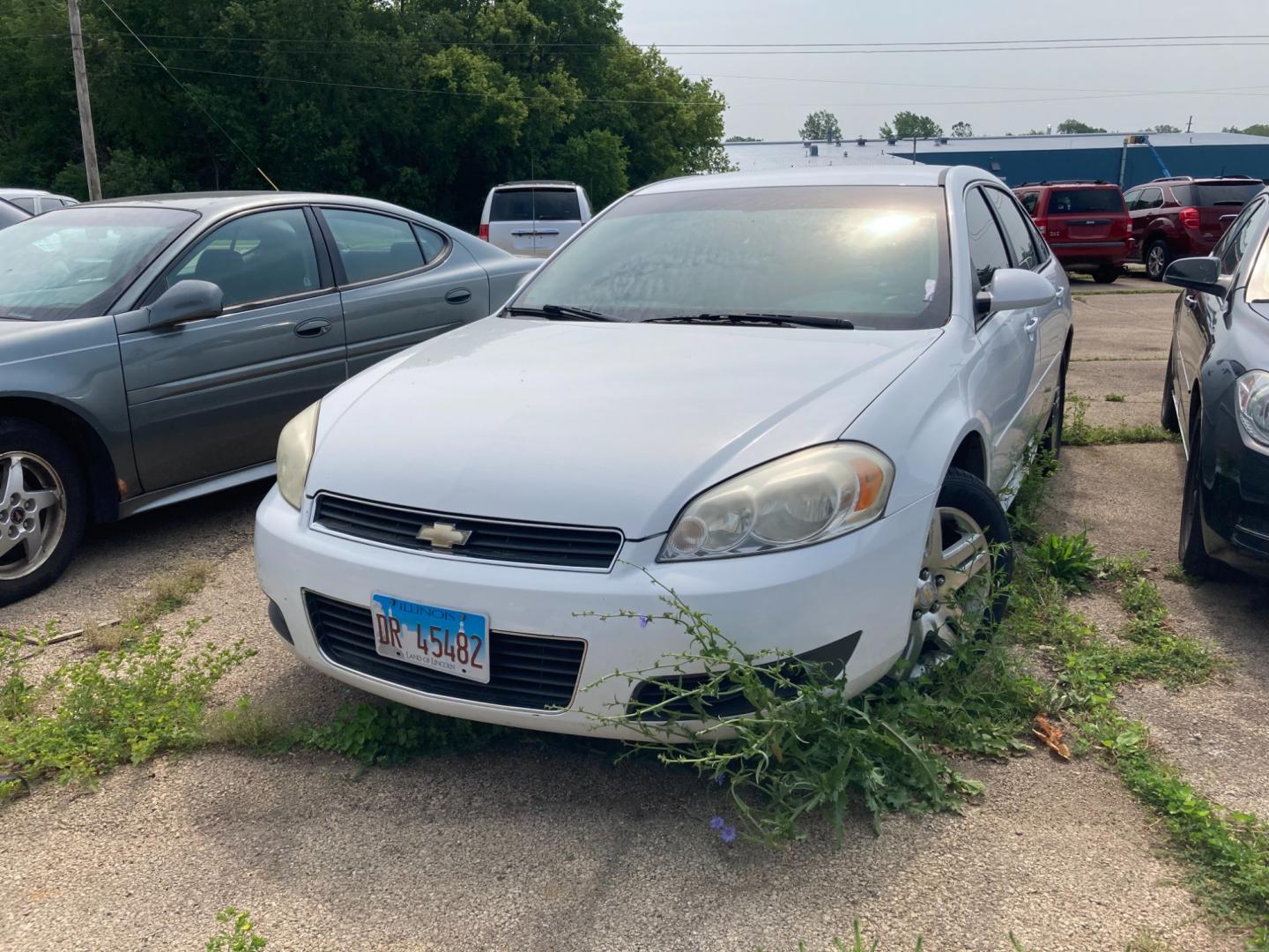 2011 Arctic White Chevrolet Impala LT (2G1WG5EK0B1) with an 3.5L V6 OHV 16V FFV engine, 4-Speed Automatic transmission, located at 1800 South Ihm Blvd, Freeport, IL, 61032, (815) 232-5543, 42.278645, -89.607994 - Photo#0