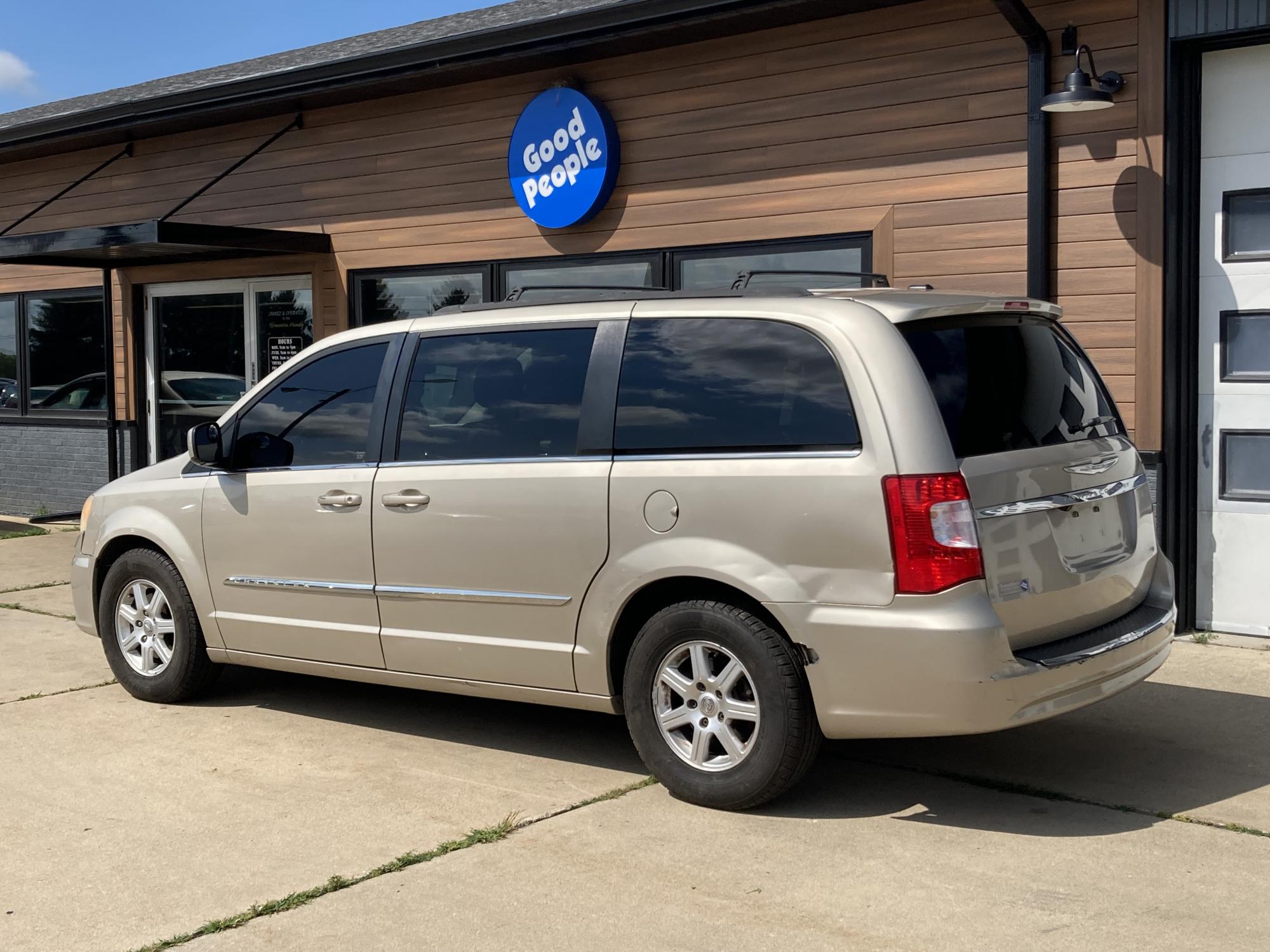 photo of 2013 Chrysler Town  and  Country SPORTS VAN