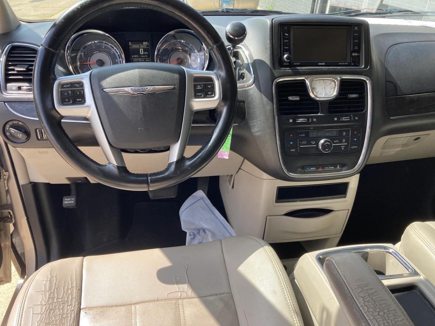 2013 Lt Almond Met Chrysler Town and Country Touring (2C4RC1BG8DR) with an 3.6L V6 DOHC 24V engine, 6-Speed Automatic transmission, located at 1800 South Ihm Blvd, Freeport, IL, 61032, (815) 232-5543, 42.278645, -89.607994 - Photo#4