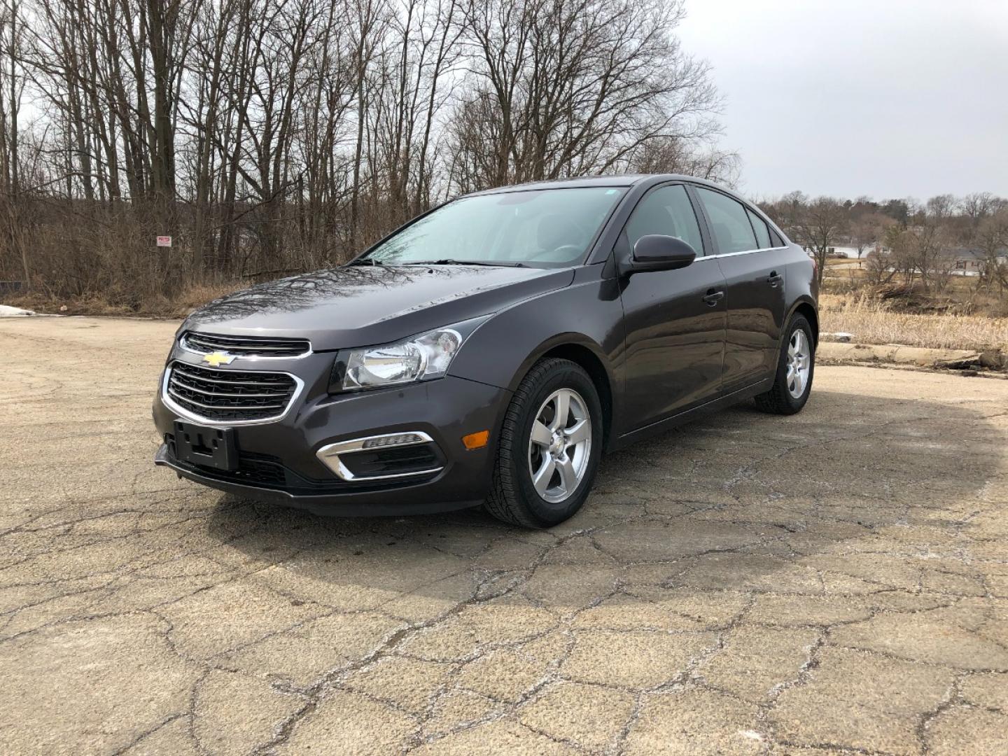 2015 Dark Graphite M Chevrolet Cruze 1LT Auto (1G1PC5SBXF7) with an 1.4L L4 DOHC 16V TURBO engine, 6-Speed Automatic transmission, located at 1800 South Ihm Blvd, Freeport, IL, 61032, (815) 232-5543, 42.278645, -89.607994 - Photo#0