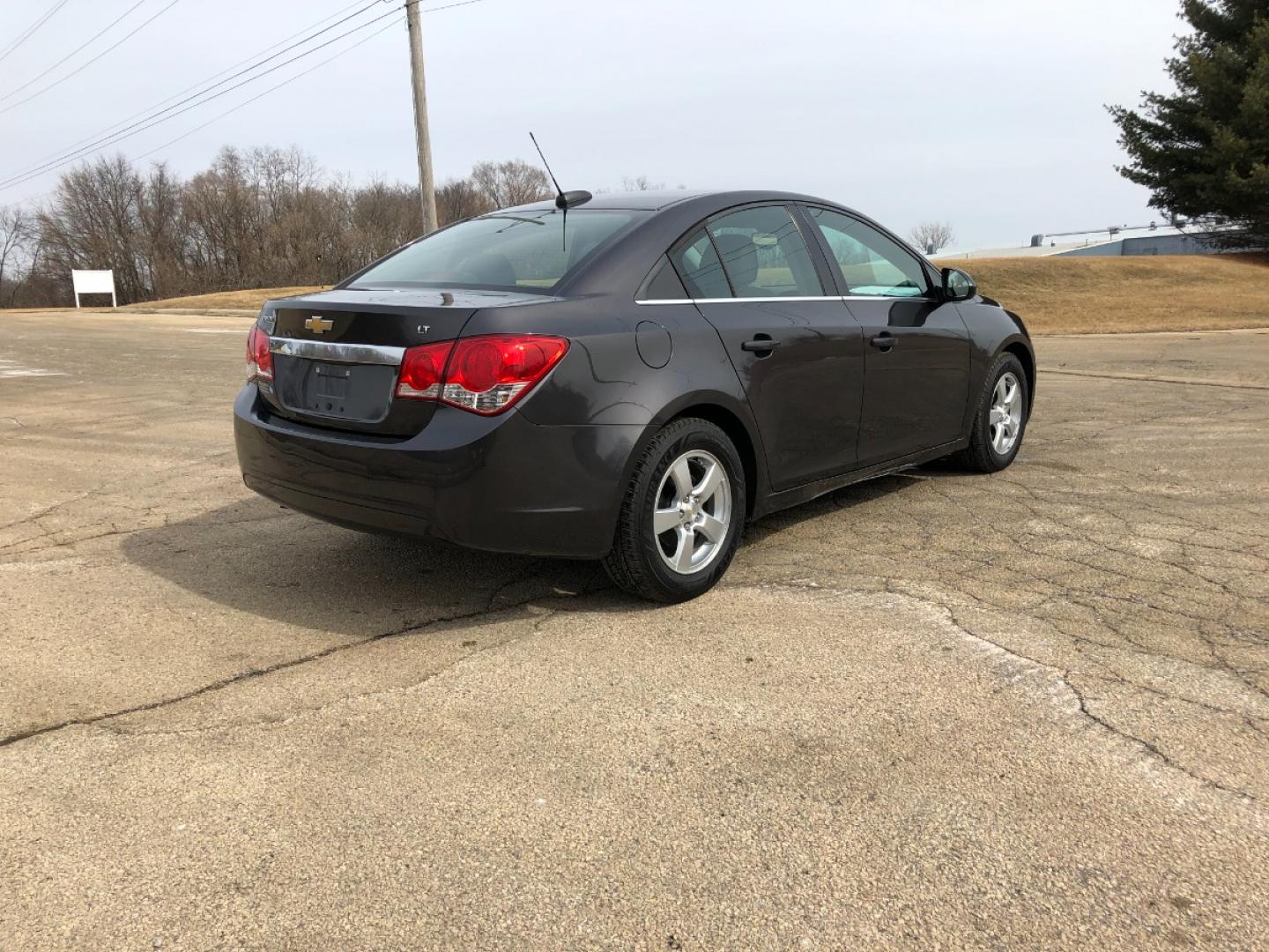 2015 Dark Graphite M Chevrolet Cruze 1LT Auto (1G1PC5SBXF7) with an 1.4L L4 DOHC 16V TURBO engine, 6-Speed Automatic transmission, located at 1800 South Ihm Blvd, Freeport, IL, 61032, (815) 232-5543, 42.278645, -89.607994 - Cruze LT 4D Sedan - Photo#2