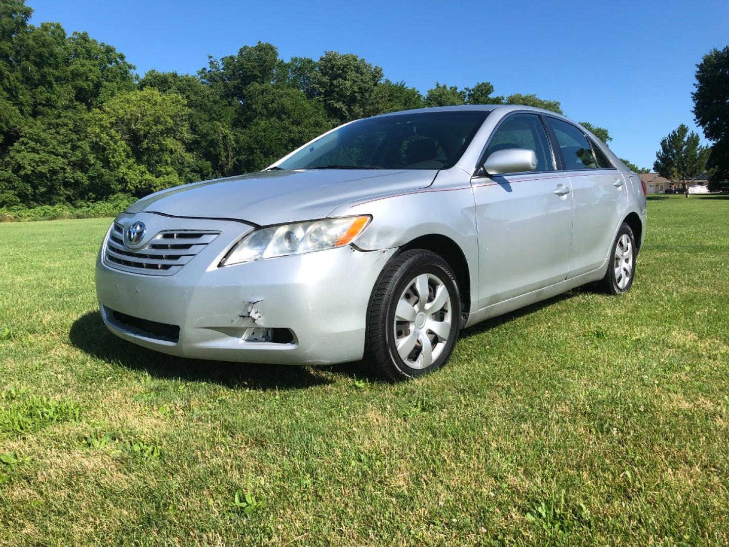 2007 Silver met Toyota Camry LE V6 (4T1BK46K07U) with an 3.5L V6 DOHC 24V engine, 6-Speed Automatic Overdrive transmission, located at 1800 South Ihm Blvd, Freeport, IL, 61032, (815) 232-5543, 42.278645, -89.607994 - Camry LE 4D Sedan V6 - Photo#0