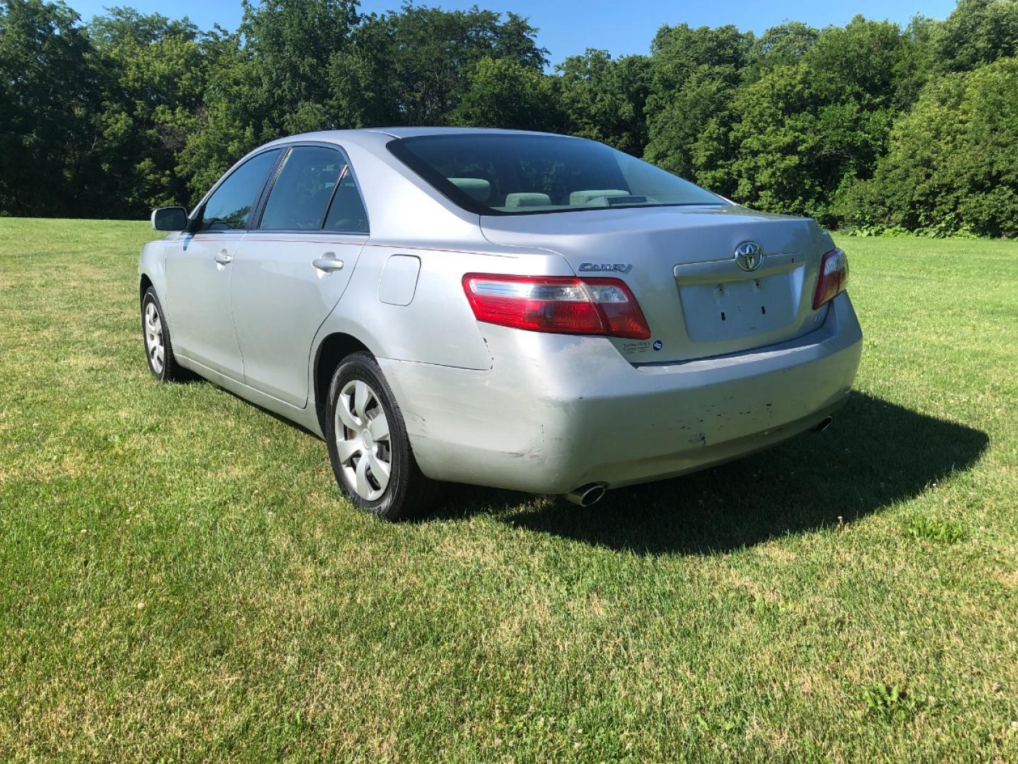 2007 Silver met Toyota Camry LE V6 (4T1BK46K07U) with an 3.5L V6 DOHC 24V engine, 6-Speed Automatic Overdrive transmission, located at 1800 South Ihm Blvd, Freeport, IL, 61032, (815) 232-5543, 42.278645, -89.607994 - Camry LE 4D Sedan V6 - Photo#1