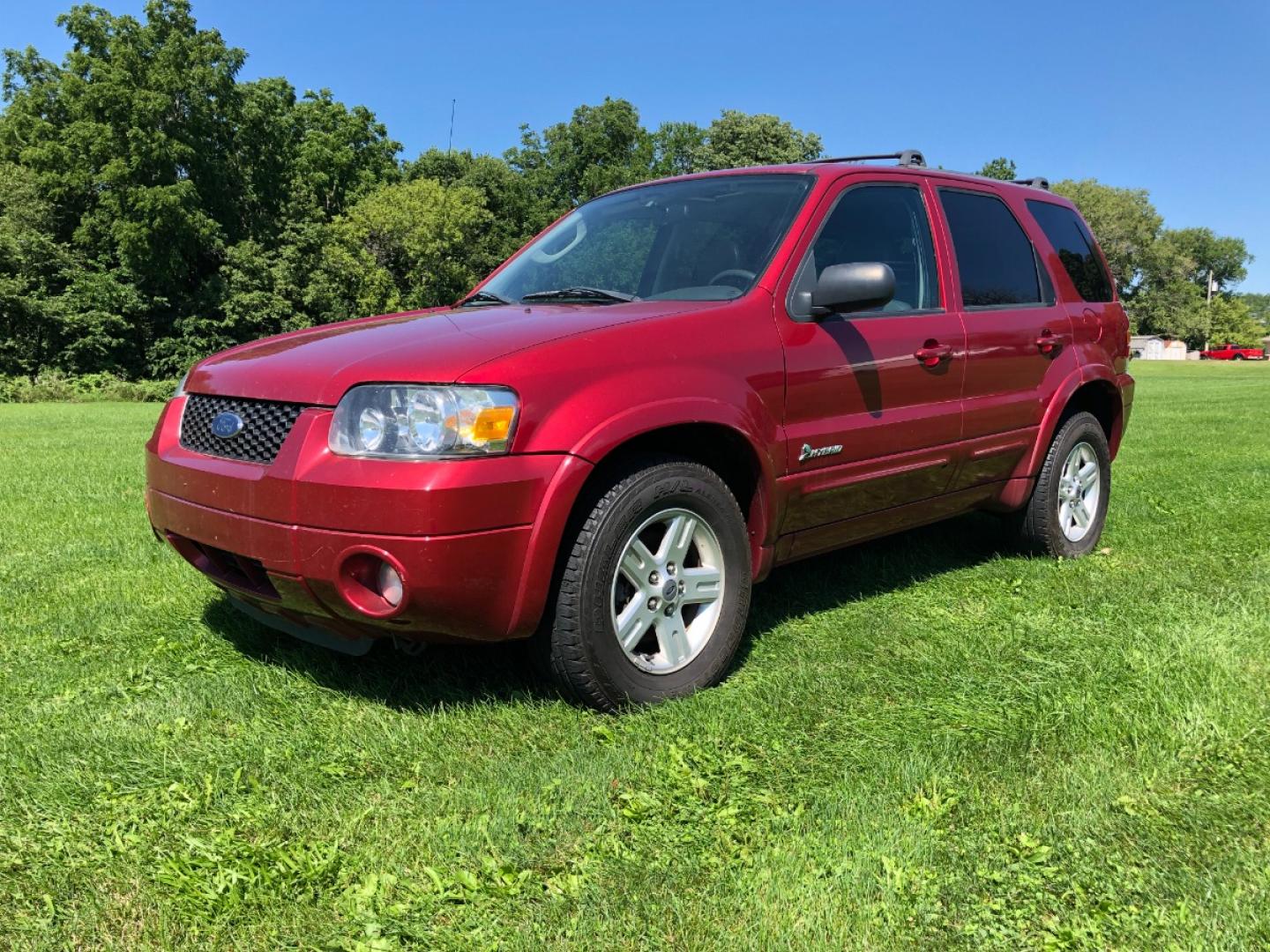 2006 Redfire Met Ford Escape Hybrid FWD (1FMCU95HX6K) with an 2.3L L4 DOHC 16V HYBRID engine, Automatic CVT Overdrive transmission, located at 1800 South Ihm Blvd, Freeport, IL, 61032, (815) 232-5543, 42.278645, -89.607994 - Photo#0