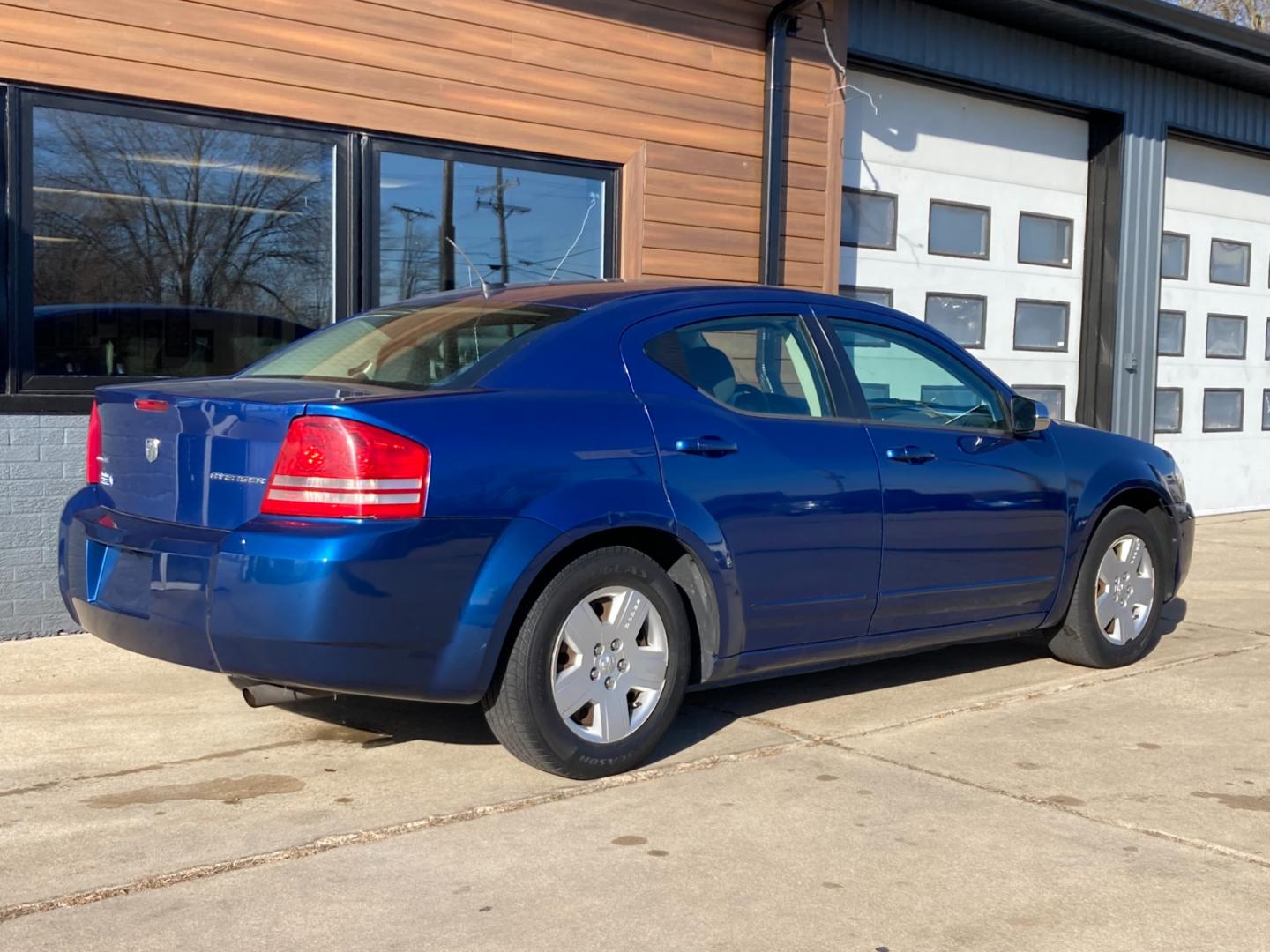 2009 Brilliant Blue Met Dodge Avenger SE (1B3LC46B19N) with an 2.0L L4 DOHC 16V engine, 4-Speed Automatic transmission, located at 1800 South Ihm Blvd, Freeport, IL, 61032, (815) 232-5543, 42.278645, -89.607994 - Avenger SE 4D Sedan - Photo#1