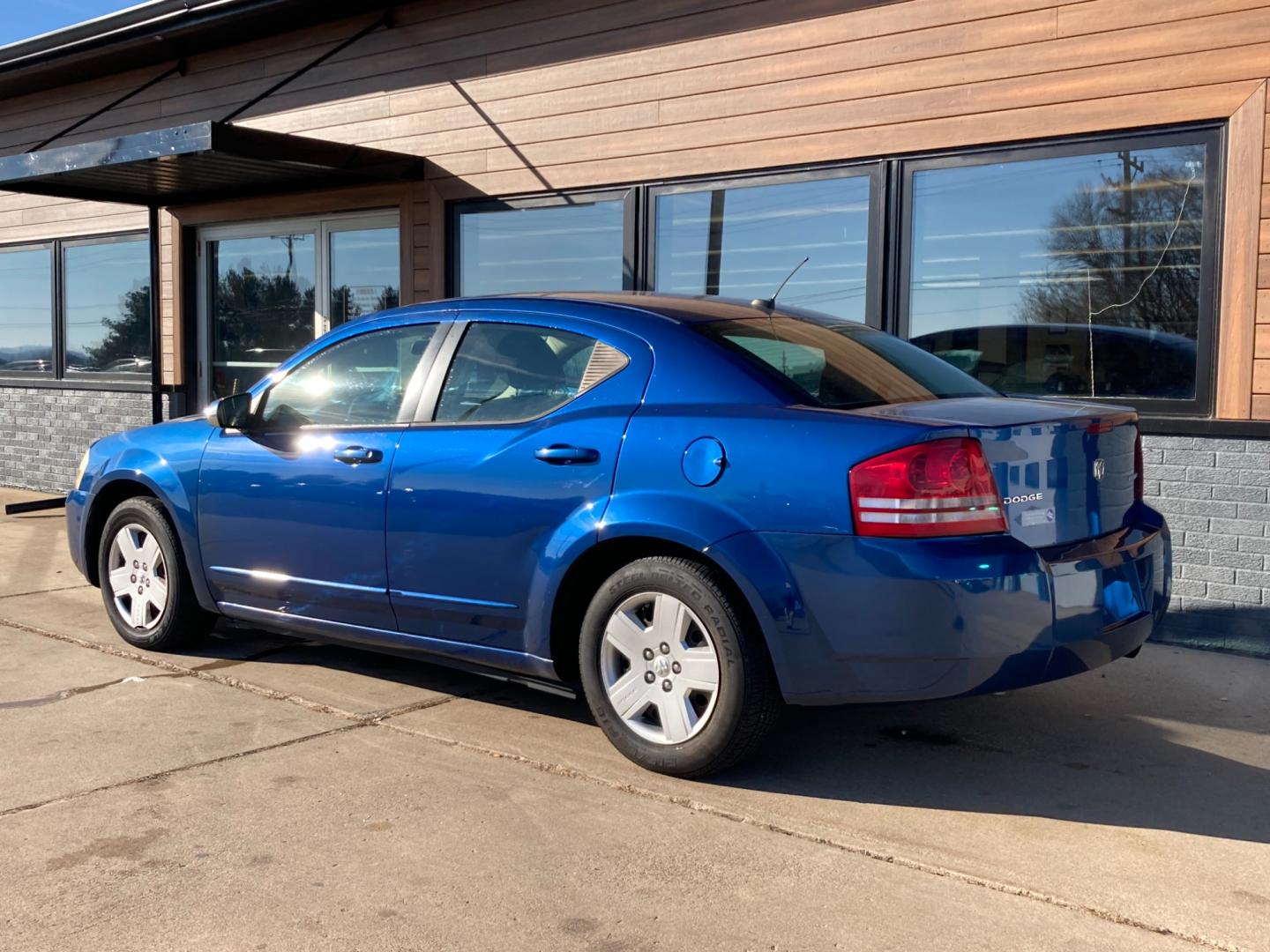 2009 Brilliant Blue Met Dodge Avenger SE (1B3LC46B19N) with an 2.0L L4 DOHC 16V engine, 4-Speed Automatic transmission, located at 1800 South Ihm Blvd, Freeport, IL, 61032, (815) 232-5543, 42.278645, -89.607994 - Avenger SE 4D Sedan - Photo#2