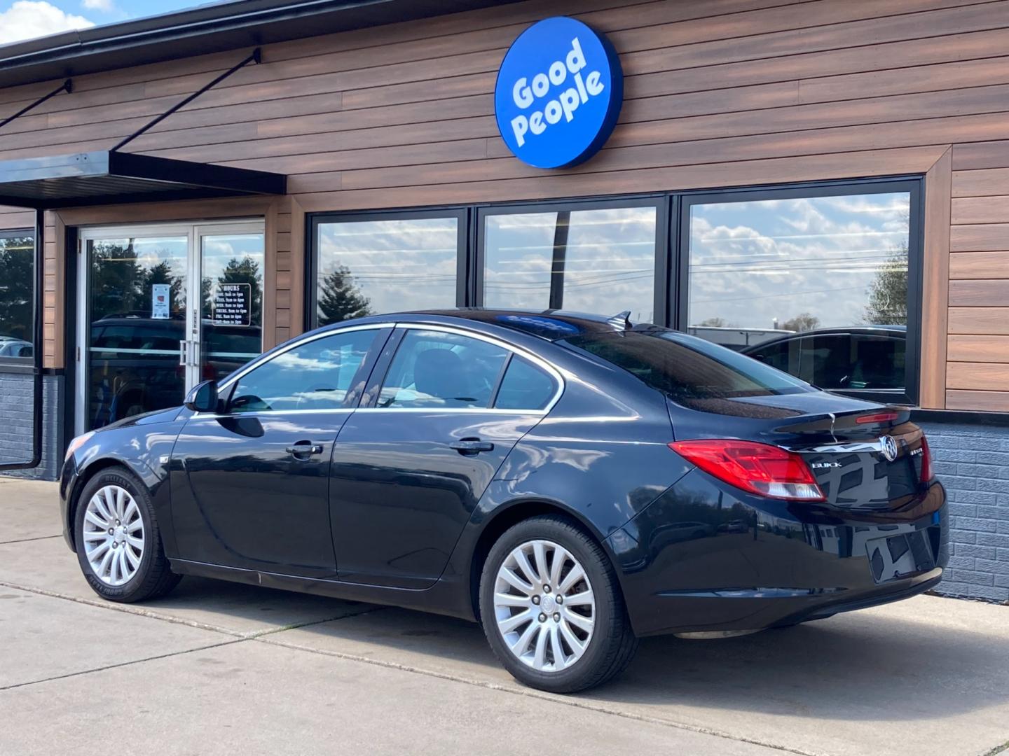 2011 Carbon Black Buick Regal CXL - 1XL (W04GN5EC3B1) with an 2.4L L4 DOHC 16V engine, 6-Speed Automatic transmission, located at 1800 South Ihm Blvd, Freeport, IL, 61032, (815) 232-5543, 42.278645, -89.607994 - Photo#2