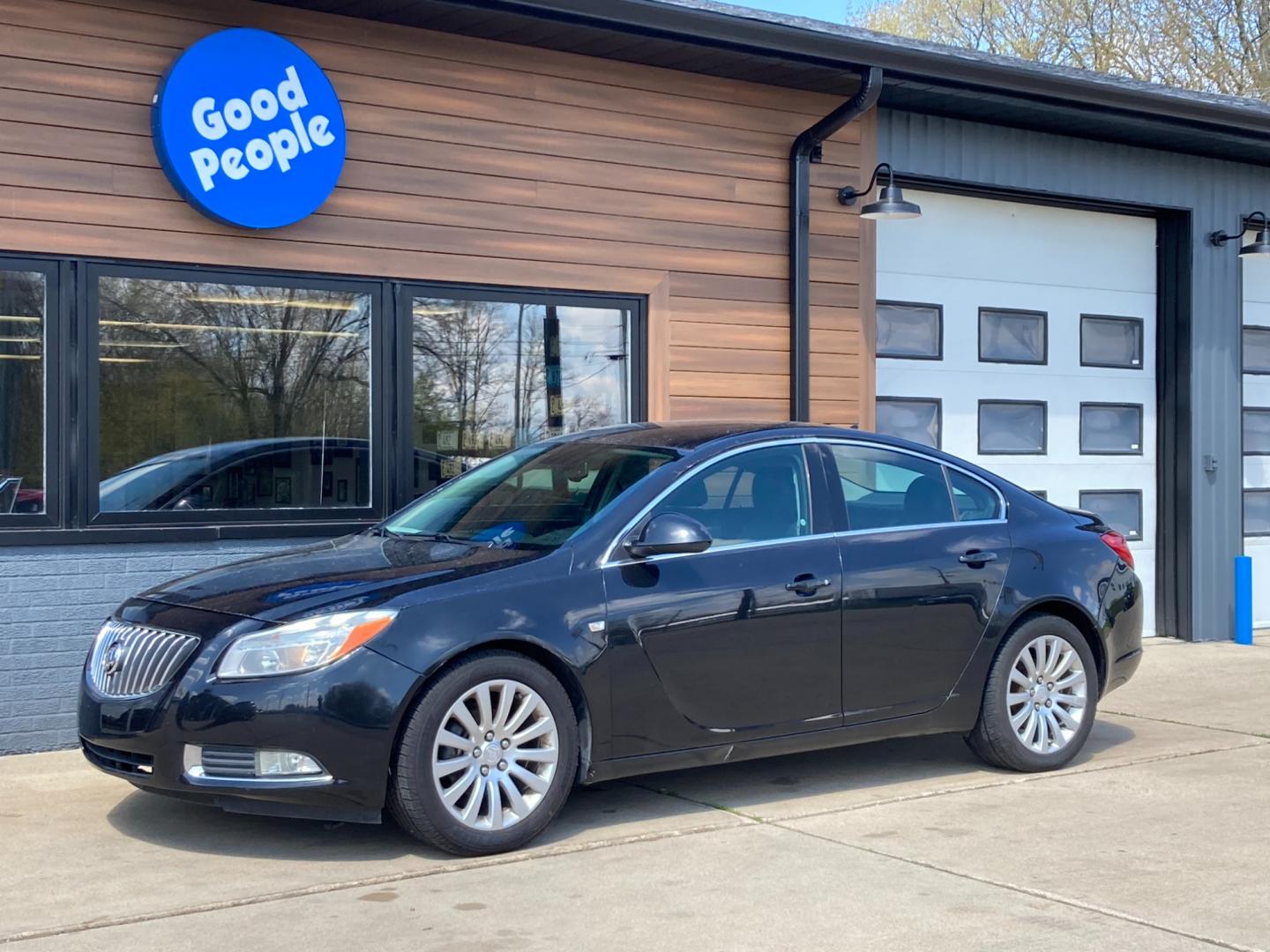 2011 Carbon Black Buick Regal CXL - 1XL (W04GN5EC3B1) with an 2.4L L4 DOHC 16V engine, 6-Speed Automatic transmission, located at 1800 South Ihm Blvd, Freeport, IL, 61032, (815) 232-5543, 42.278645, -89.607994 - Photo#3