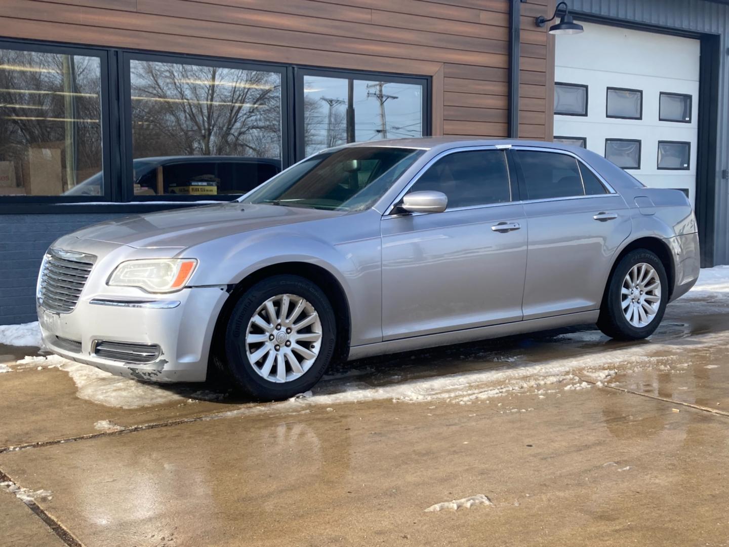 2013 Billitt Silver Chrysler 300 RWD (2C3CCAAG6DH) with an 3.6L V6 SOHC 24V engine, 8-Speed Automatic transmission, located at 1800 South Ihm Blvd, Freeport, IL, 61032, (815) 232-5543, 42.278645, -89.607994 - 300 Base 4D Sedan - Photo#3