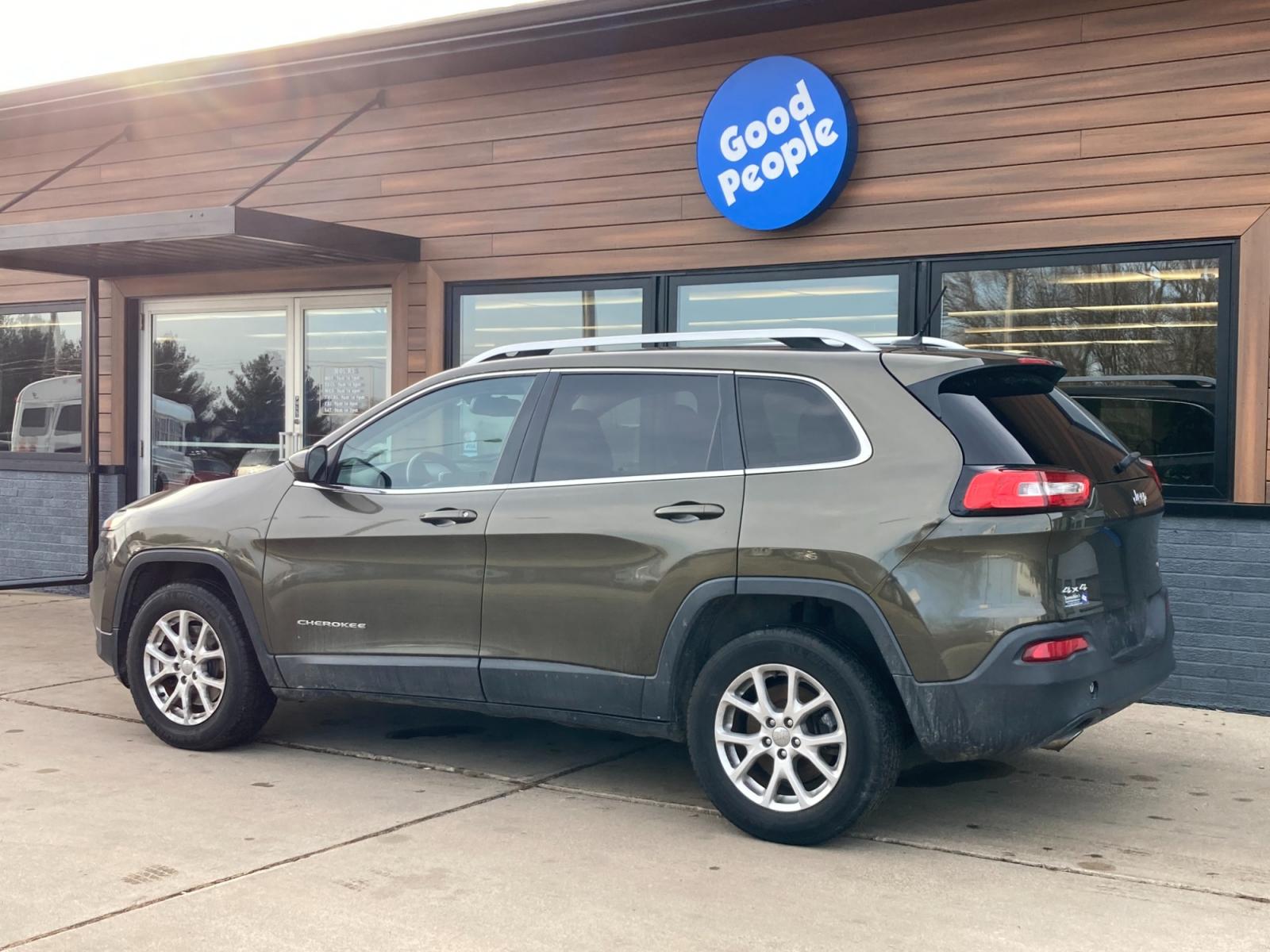 2014 Eco Green Pearl Jeep Cherokee Latitude 4WD (1C4PJMCB5EW) with an 2.4L L4 DOHC 16V engine, 9-Speed Automatic transmission, located at 1800 South Ihm Blvd, Freeport, IL, 61032, (815) 232-5543, 42.278645, -89.607994 - Photo #2