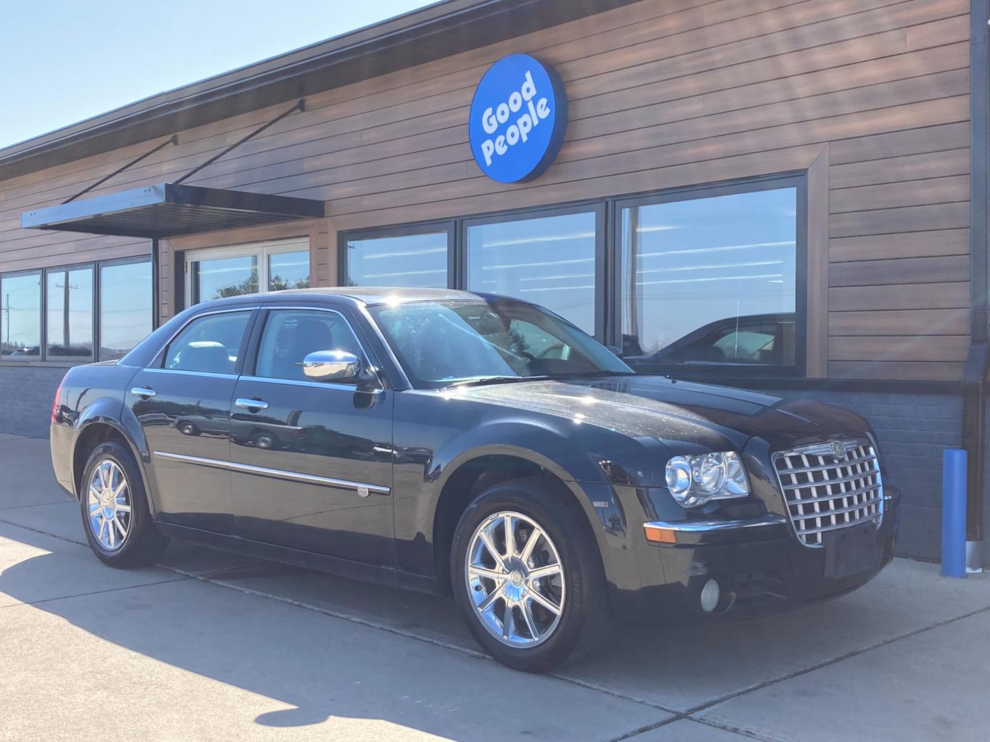 2009 Jet Black Chrysler 300 C AWD (2C3LK63T59H) with an 5.7L V8 OHV 16V engine, 5-Speed Automatic transmission, located at 1800 South Ihm Blvd, Freeport, IL, 61032, (815) 232-5543, 42.278645, -89.607994 - 300 C 4D Sedan AWD - Photo#0