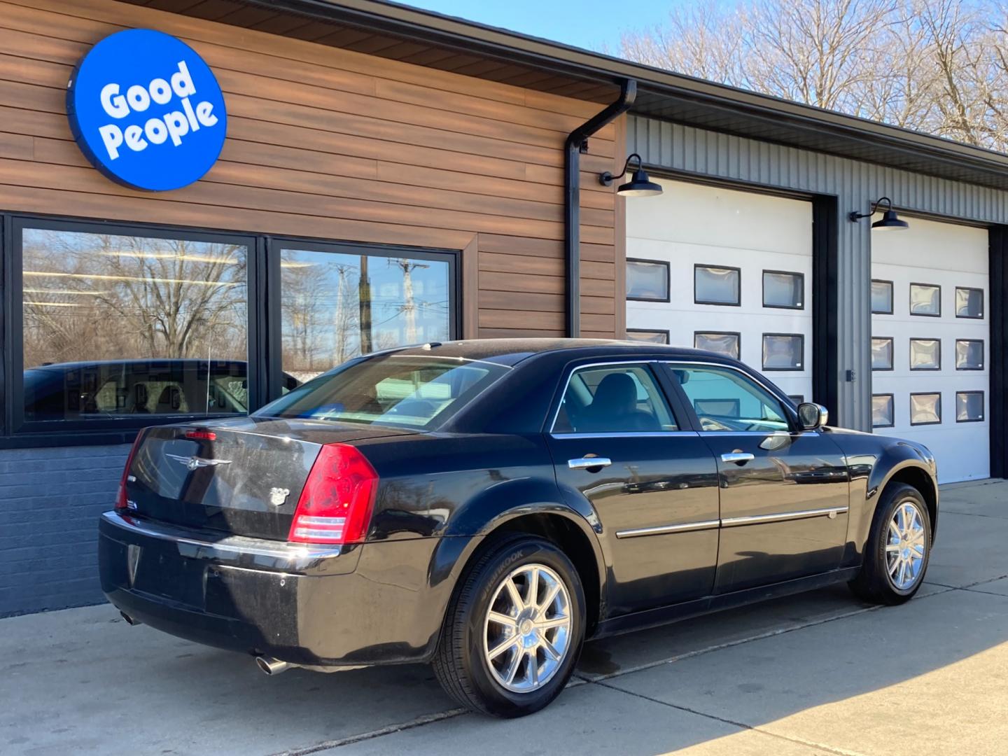 2009 Jet Black Chrysler 300 C AWD (2C3LK63T59H) with an 5.7L V8 OHV 16V engine, 5-Speed Automatic transmission, located at 1800 South Ihm Blvd, Freeport, IL, 61032, (815) 232-5543, 42.278645, -89.607994 - 300 C 4D Sedan AWD - Photo#1