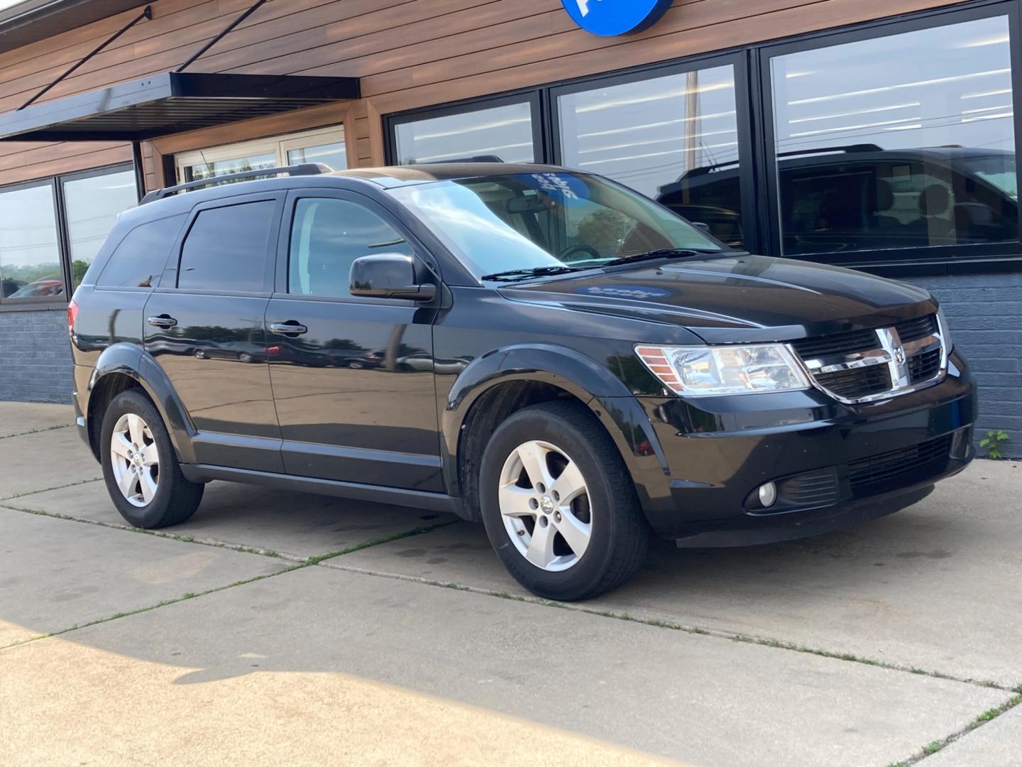 2017 Black Dodge Journey SE (3C4PDCAB0HT) with an 2.4L L4 DOHC 16V engine, 4A transmission, located at 1800 South Ihm Blvd, Freeport, IL, 61032, (815) 232-5543, 42.278645, -89.607994 - Photo#0