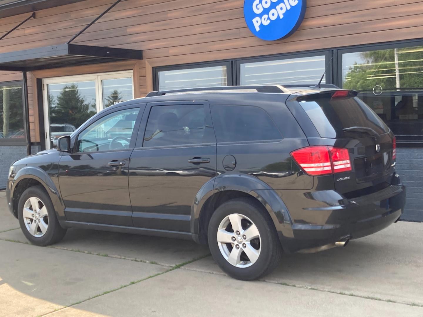 2017 Black Dodge Journey SE (3C4PDCAB0HT) with an 2.4L L4 DOHC 16V engine, 4A transmission, located at 1800 South Ihm Blvd, Freeport, IL, 61032, (815) 232-5543, 42.278645, -89.607994 - Journey SE 4D SUV FWD - Photo#2