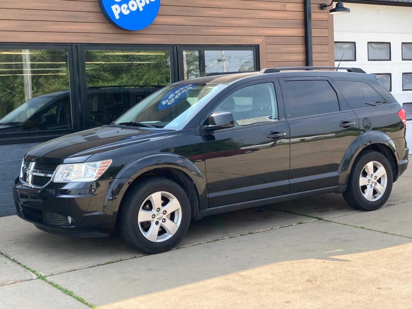 2017 Black Dodge Journey SE (3C4PDCAB0HT) with an 2.4L L4 DOHC 16V engine, 4A transmission, located at 1800 South Ihm Blvd, Freeport, IL, 61032, (815) 232-5543, 42.278645, -89.607994 - Journey SE 4D SUV FWD - Photo#3