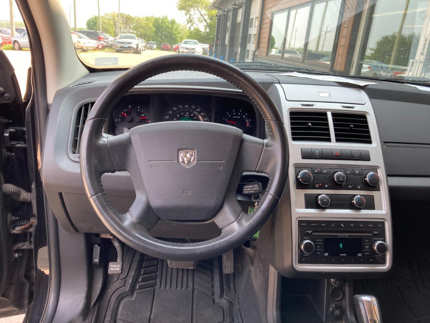 2017 Black Dodge Journey SE (3C4PDCAB0HT) with an 2.4L L4 DOHC 16V engine, 4A transmission, located at 1800 South Ihm Blvd, Freeport, IL, 61032, (815) 232-5543, 42.278645, -89.607994 - Photo#5