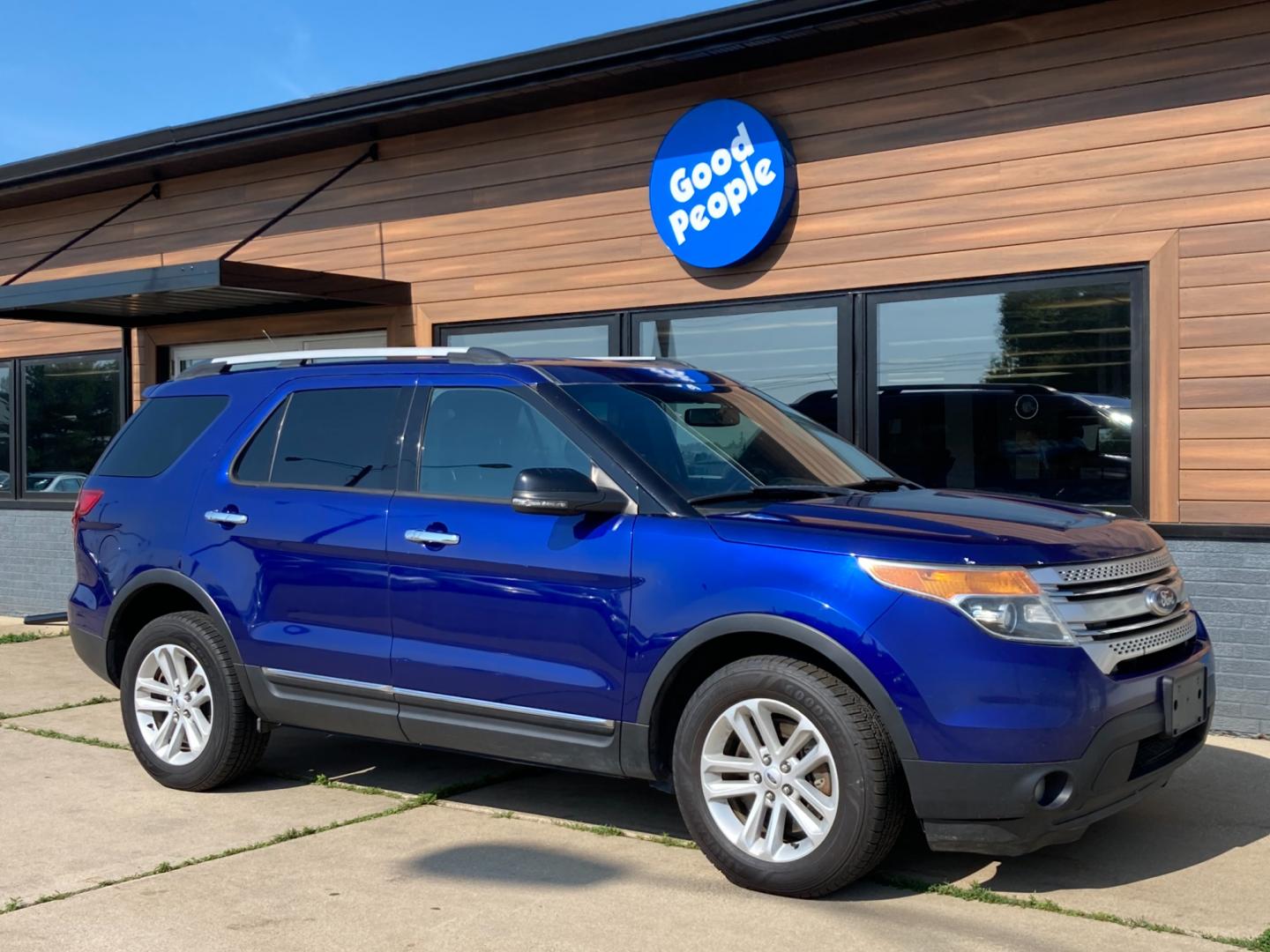 2013 Deep impact blue met Ford Explorer XLT 4WD (1FM5K8D82DG) with an 3.5L V6 DOHC 24V engine, 6-Speed Automatic transmission, located at 1800 South Ihm Blvd, Freeport, IL, 61032, (815) 232-5543, 42.278645, -89.607994 - Photo#0