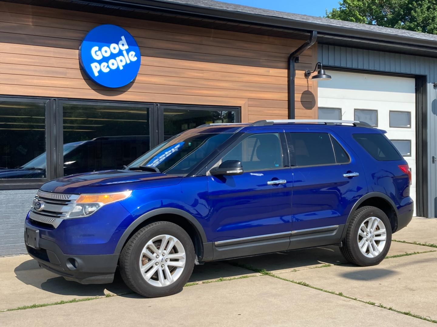 2013 Deep impact blue met Ford Explorer XLT 4WD (1FM5K8D82DG) with an 3.5L V6 DOHC 24V engine, 6-Speed Automatic transmission, located at 1800 South Ihm Blvd, Freeport, IL, 61032, (815) 232-5543, 42.278645, -89.607994 - Photo#3