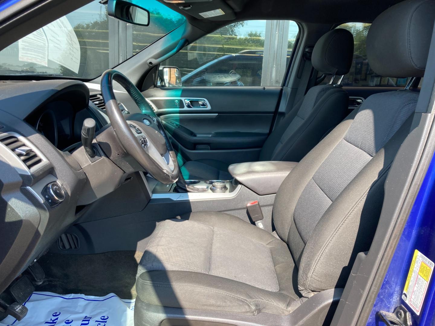 2013 Deep impact blue met Ford Explorer XLT 4WD (1FM5K8D82DG) with an 3.5L V6 DOHC 24V engine, 6-Speed Automatic transmission, located at 1800 South Ihm Blvd, Freeport, IL, 61032, (815) 232-5543, 42.278645, -89.607994 - Photo#4