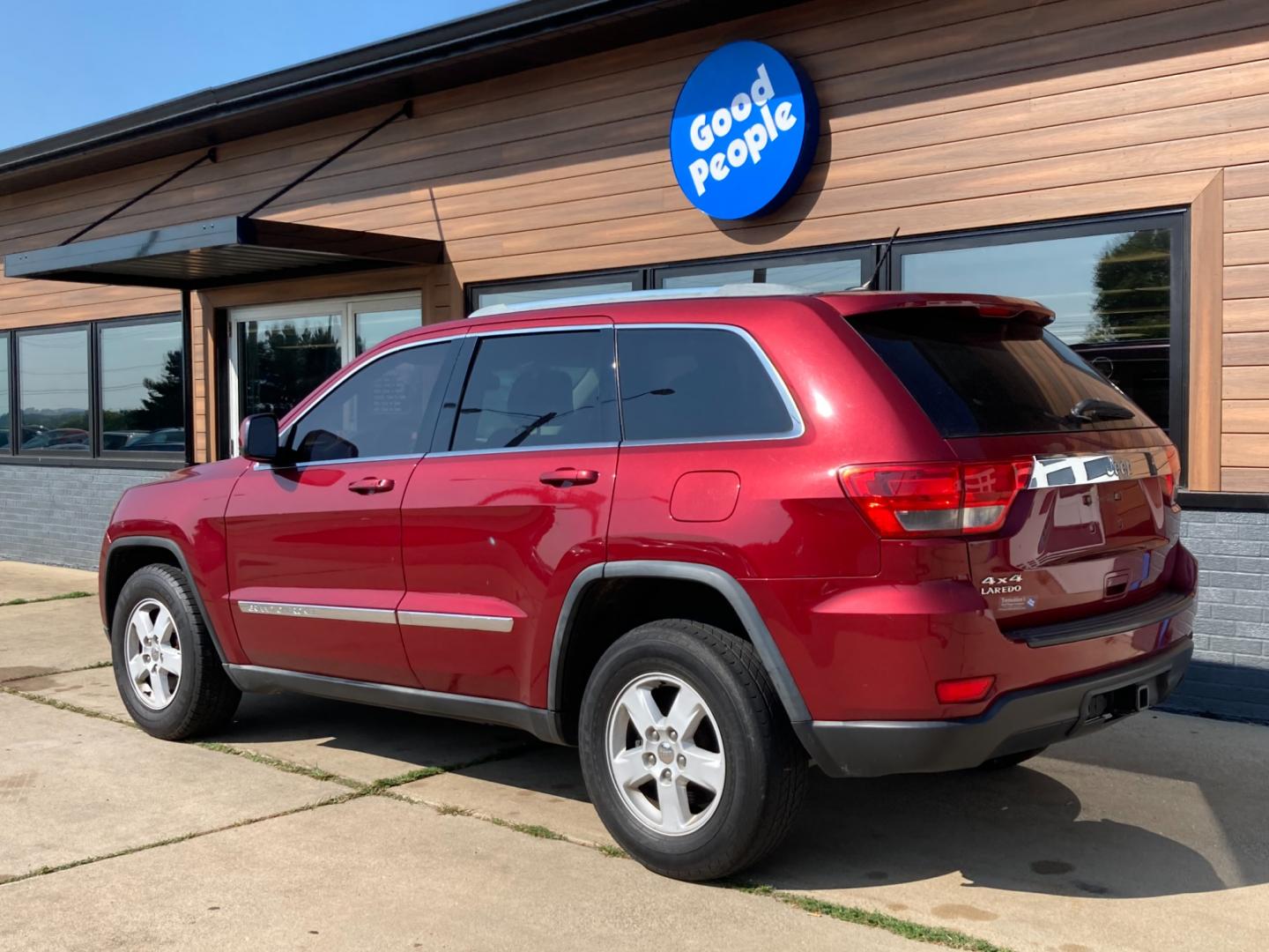 2012 Ruby Red Met Jeep Grand Cherokee Laredo 4WD (1C4RJFAG4CC) with an 3.6L V6 DOHC 24V engine, 5-Speed Automatic transmission, located at 1800 South Ihm Blvd, Freeport, IL, 61032, (815) 232-5543, 42.278645, -89.607994 - Grand Cherokee Laredo 4D SUV 4WD - Photo#2