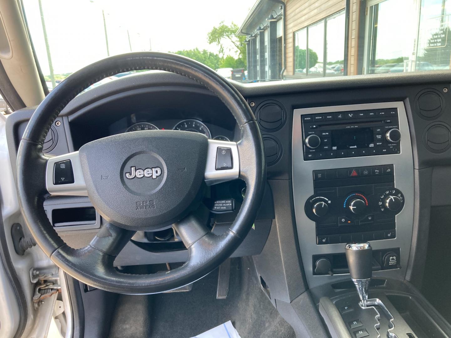 2008 Silver Jeep Commander Sport 4WD (1J8HG48K88C) with an 3.7L V6 SOHC 12V engine, 5-Speed Automatic Overdrive transmission, located at 1800 South Ihm Blvd, Freeport, IL, 61032, (815) 232-5543, 42.278645, -89.607994 - Commander Sport 4D SUV 4WD - Photo#6