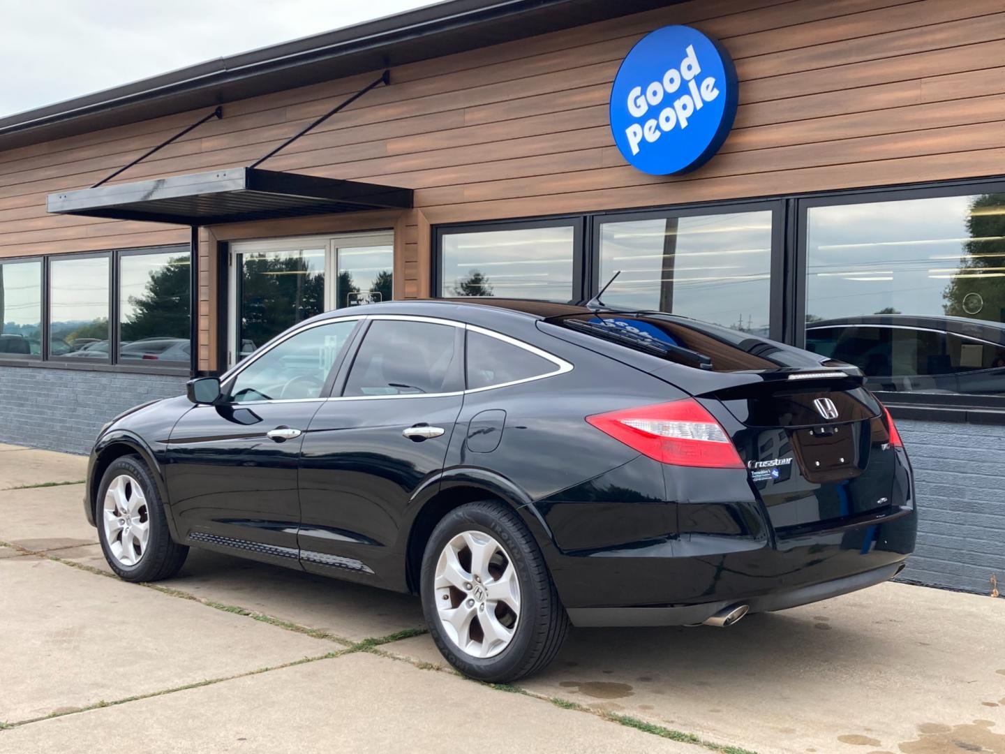 2012 Crystal Black Honda Accord Crosstour EX-L V-6 4WD w/ Navigation (5J6TF2H51CL) with an 3.5L V6 SOHC 24V engine, 5-Speed Automatic transmission, located at 1800 South Ihm Blvd, Freeport, IL, 61032, (815) 232-5543, 42.278645, -89.607994 - Crosstour EX-L 4D SUV 4WD - Photo#2