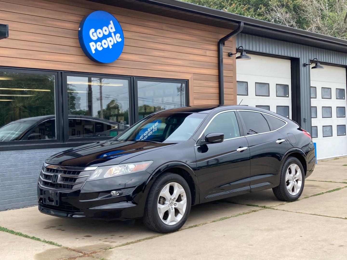 2012 Crystal Black Honda Accord Crosstour EX-L V-6 4WD w/ Navigation (5J6TF2H51CL) with an 3.5L V6 SOHC 24V engine, 5-Speed Automatic transmission, located at 1800 South Ihm Blvd, Freeport, IL, 61032, (815) 232-5543, 42.278645, -89.607994 - Crosstour EX-L 4D SUV 4WD - Photo#3