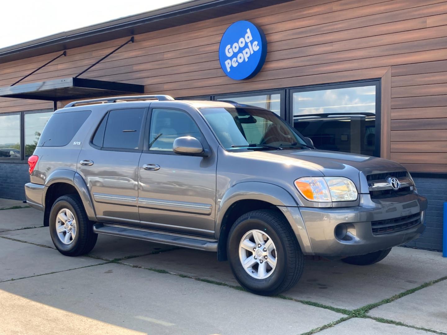 2006 Timberland met Toyota Sequoia SR5 4WD (5TDBT44AX6S) with an 4.7L V8 DOHC 32V engine, 5-Speed Automatic Overdrive transmission, located at 1800 South Ihm Blvd, Freeport, IL, 61032, (815) 232-5543, 42.278645, -89.607994 - Photo#0