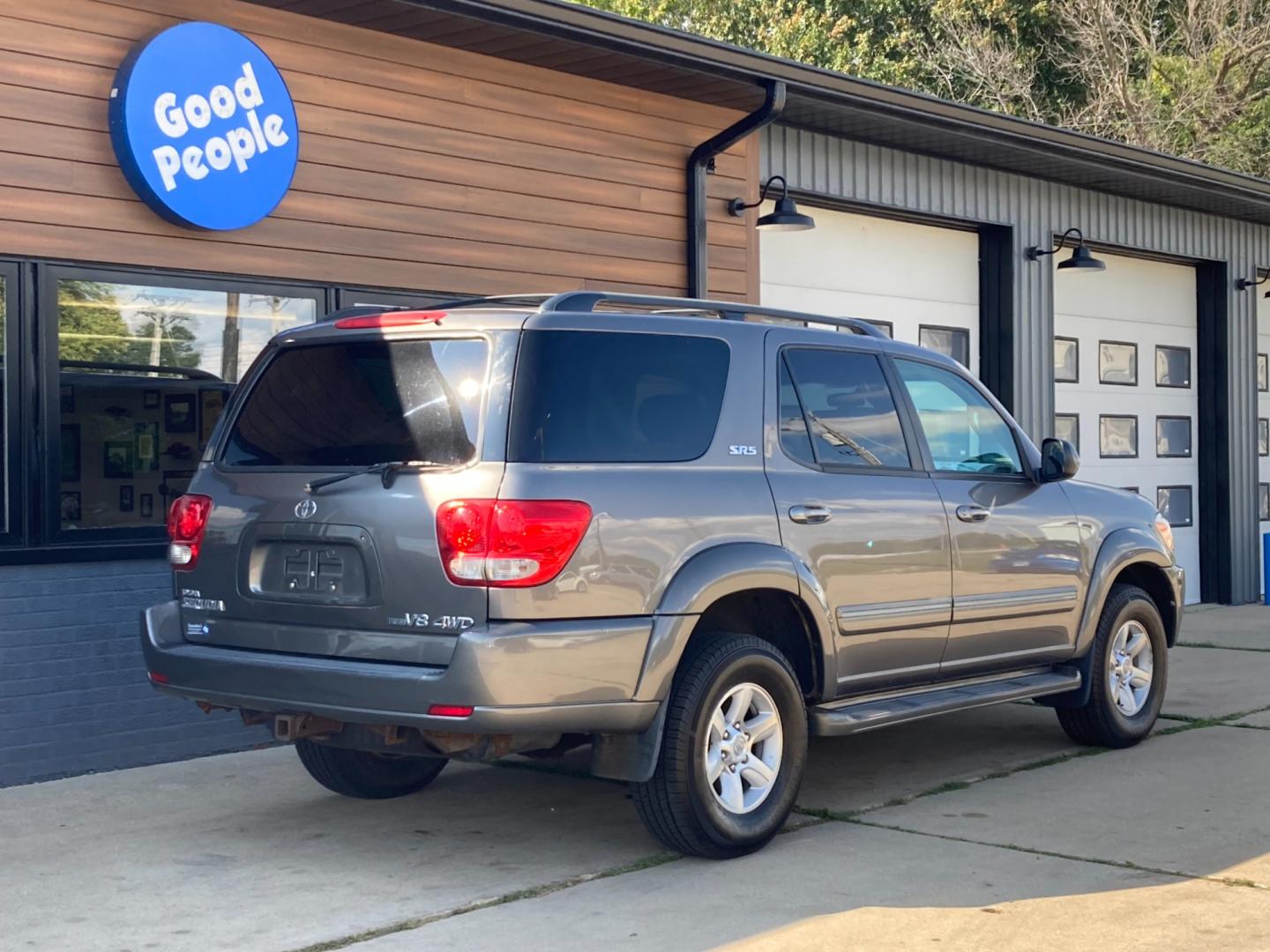 2006 Timberland met Toyota Sequoia SR5 4WD (5TDBT44AX6S) with an 4.7L V8 DOHC 32V engine, 5-Speed Automatic Overdrive transmission, located at 1800 South Ihm Blvd, Freeport, IL, 61032, (815) 232-5543, 42.278645, -89.607994 - Photo#1