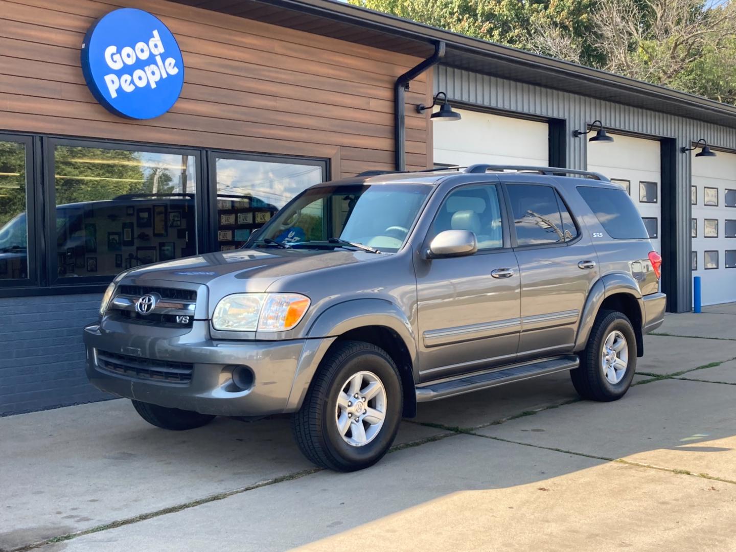 2006 Timberland met Toyota Sequoia SR5 4WD (5TDBT44AX6S) with an 4.7L V8 DOHC 32V engine, 5-Speed Automatic Overdrive transmission, located at 1800 South Ihm Blvd, Freeport, IL, 61032, (815) 232-5543, 42.278645, -89.607994 - Photo#3