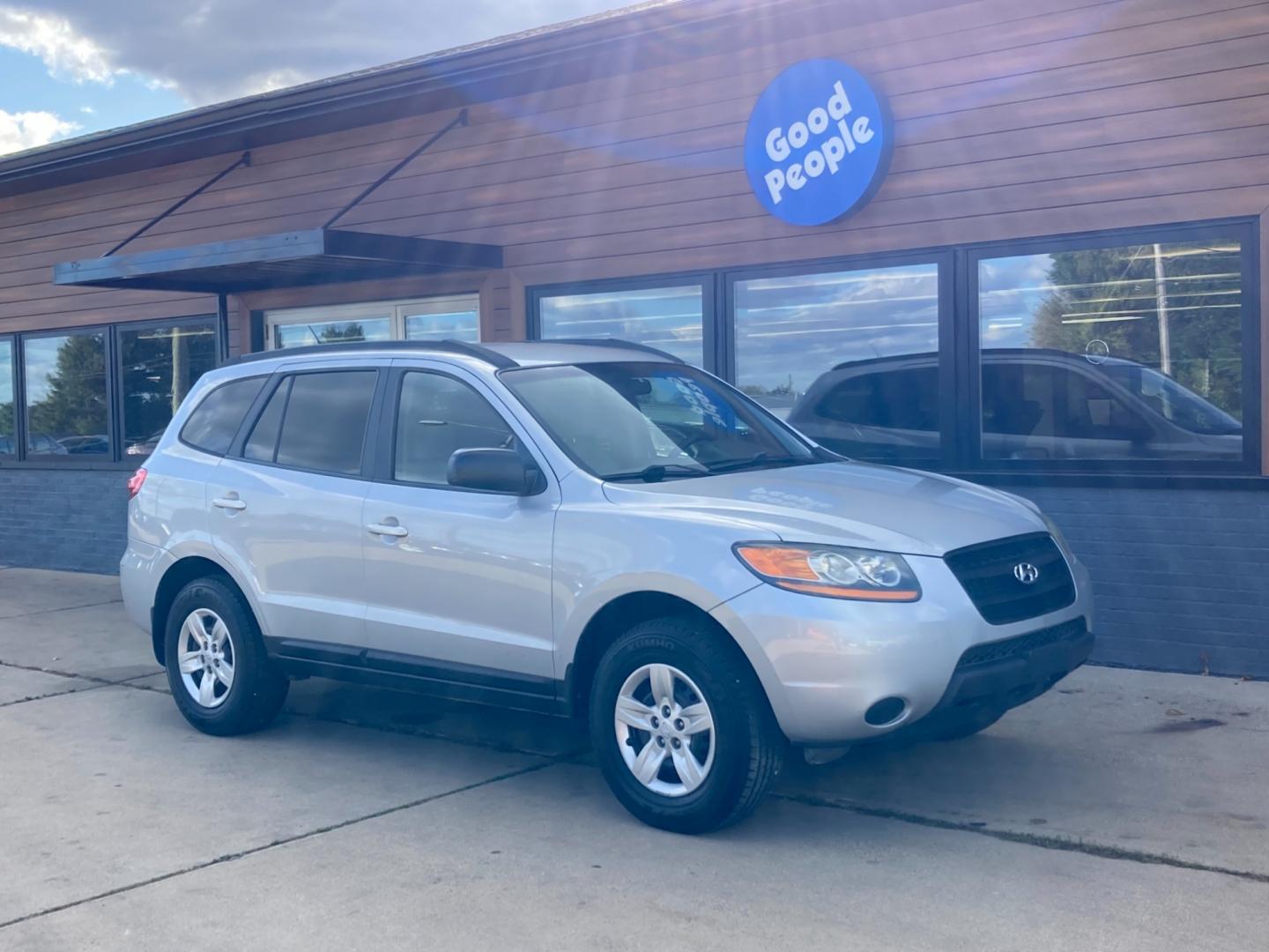 2009 Silver Hyundai Santa Fe GLS (5NMSG13D59H) with an 2.7L V6 DOHC 24V engine, located at 1800 South Ihm Blvd, Freeport, IL, 61032, (815) 232-5543, 42.278645, -89.607994 - Santa Fe GLS 4D SUV FWD - Photo#0