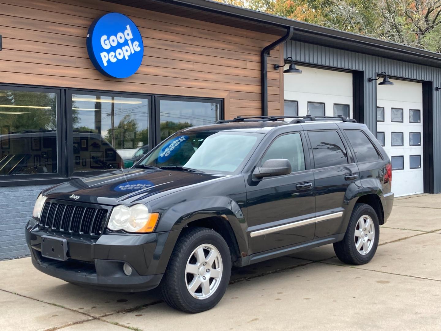 2010 Black Met Jeep Grand Cherokee Laredo 4WD (1J4PR4GK6AC) with an 3.7L V6 SOHC 12V engine, 5-Speed Automatic transmission, located at 1800 South Ihm Blvd, Freeport, IL, 61032, (815) 232-5543, 42.278645, -89.607994 - Photo#3