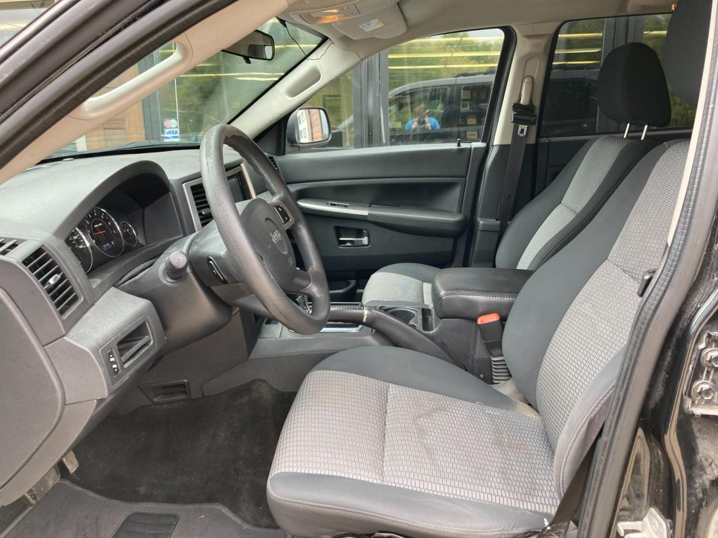 2010 Black Met Jeep Grand Cherokee Laredo 4WD (1J4PR4GK6AC) with an 3.7L V6 SOHC 12V engine, 5-Speed Automatic transmission, located at 1800 South Ihm Blvd, Freeport, IL, 61032, (815) 232-5543, 42.278645, -89.607994 - Photo#4