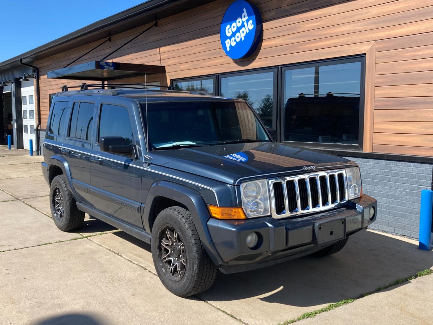 2007 Steel Blue Met Jeep Commander Sport 4WD (1J8HG48K97C) with an 3.7L V6 SOHC 12V engine, 5-Speed Automatic Overdrive transmission, located at 1800 South Ihm Blvd, Freeport, IL, 61032, (815) 232-5543, 42.278645, -89.607994 - Photo#0