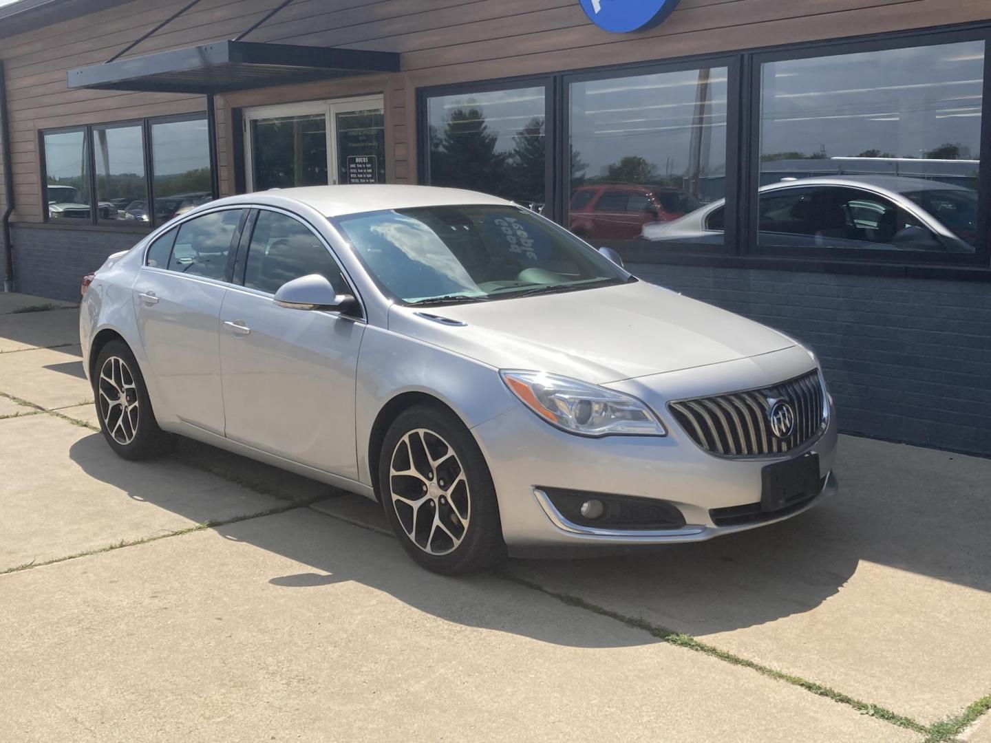 2017 Quicksilver Met. Buick Regal Turbo AWD (2G4GL5EX8H9) with an 2.0L L4 DOHC 16V TURBO engine, 6A transmission, located at 1800 South Ihm Blvd, Freeport, IL, 61032, (815) 232-5543, 42.278645, -89.607994 - Regal Sport Touring 4D Sedan FWD - Photo#2