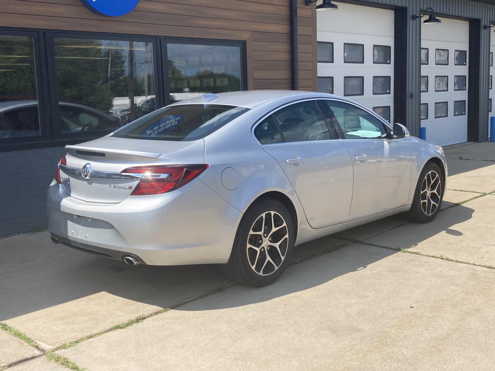 2017 Buick Regal SEDAN 4-DR