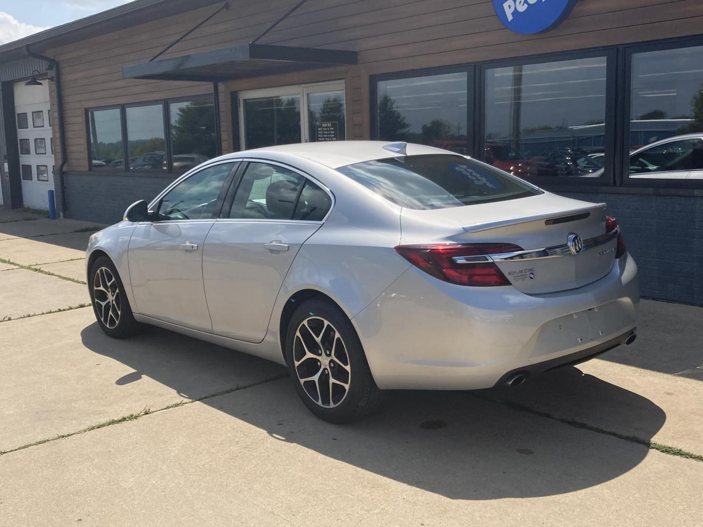 2017 Quicksilver Met. Buick Regal Turbo AWD (2G4GL5EX8H9) with an 2.0L L4 DOHC 16V TURBO engine, 6A transmission, located at 1800 South Ihm Blvd, Freeport, IL, 61032, (815) 232-5543, 42.278645, -89.607994 - Photo#1