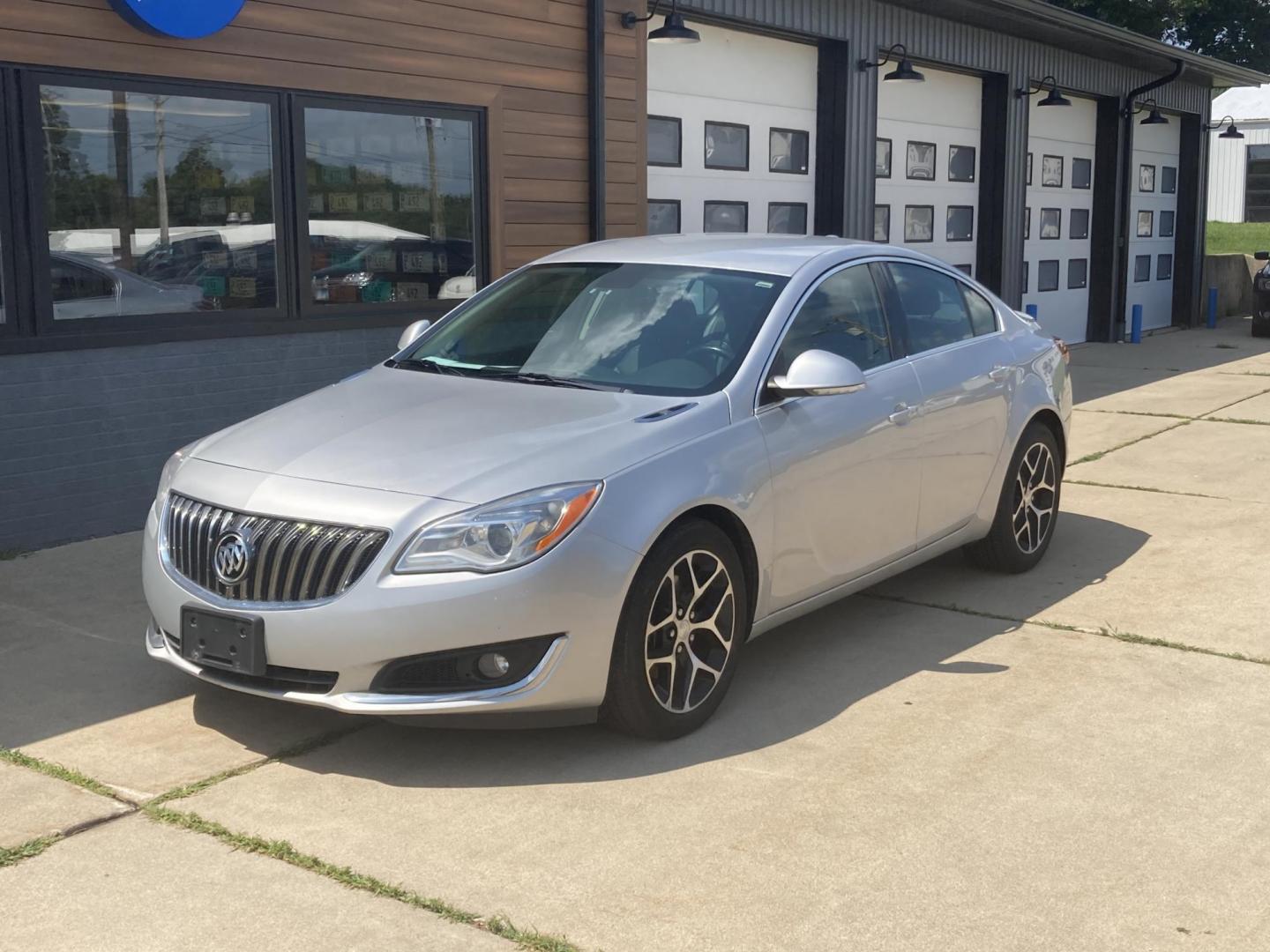 2017 Quicksilver Met. Buick Regal Turbo AWD (2G4GL5EX8H9) with an 2.0L L4 DOHC 16V TURBO engine, 6A transmission, located at 1800 South Ihm Blvd, Freeport, IL, 61032, (815) 232-5543, 42.278645, -89.607994 - Regal Sport Touring 4D Sedan FWD - Photo#3