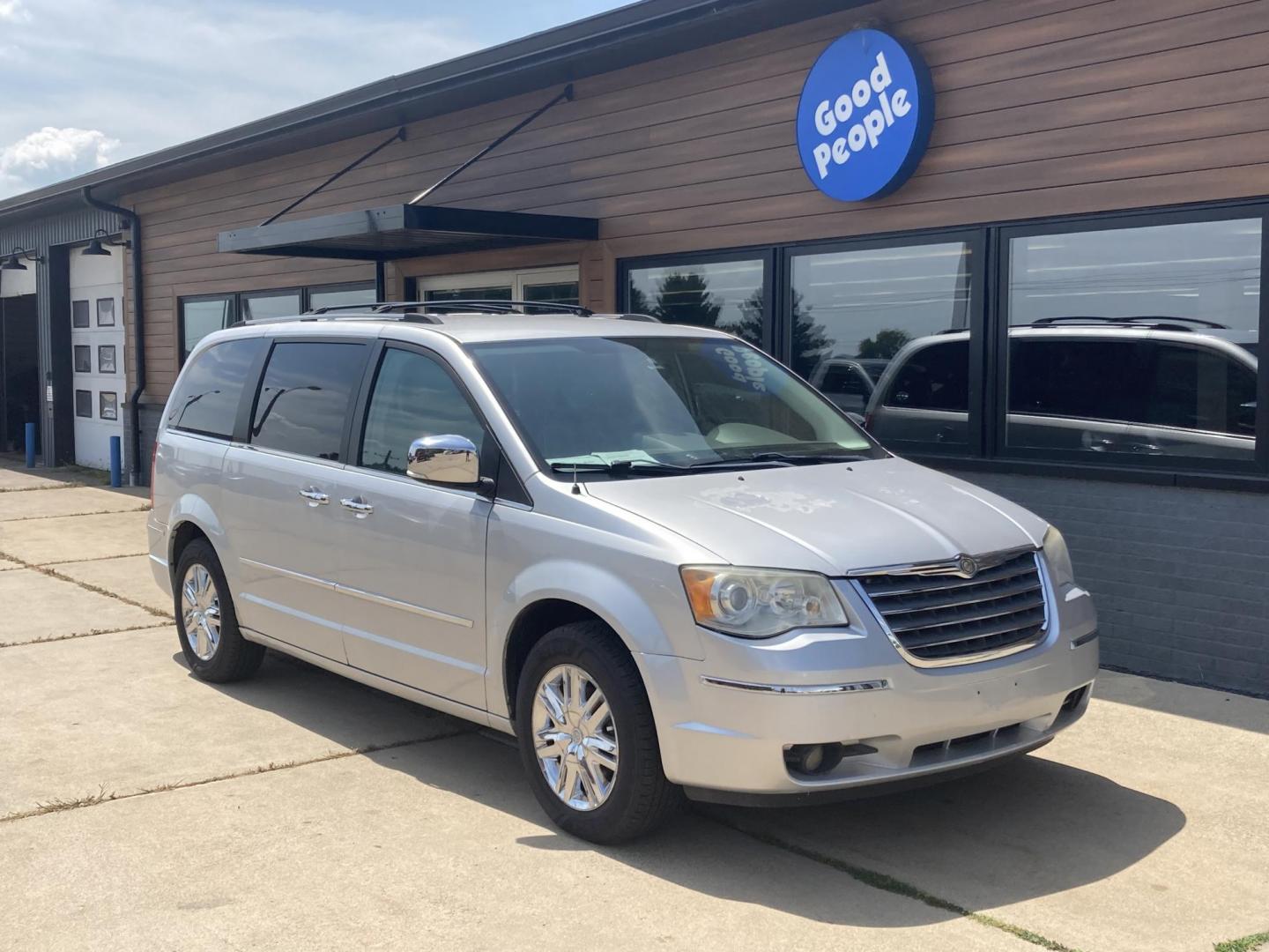 2009 Silver Met Chrysler Town and Country Limited (2A8HR64XX9R) with an 4.0L V6 SOHC 24V engine, 6-Speed Automatic transmission, located at 1800 South Ihm Blvd, Freeport, IL, 61032, (815) 232-5543, 42.278645, -89.607994 - Photo#0